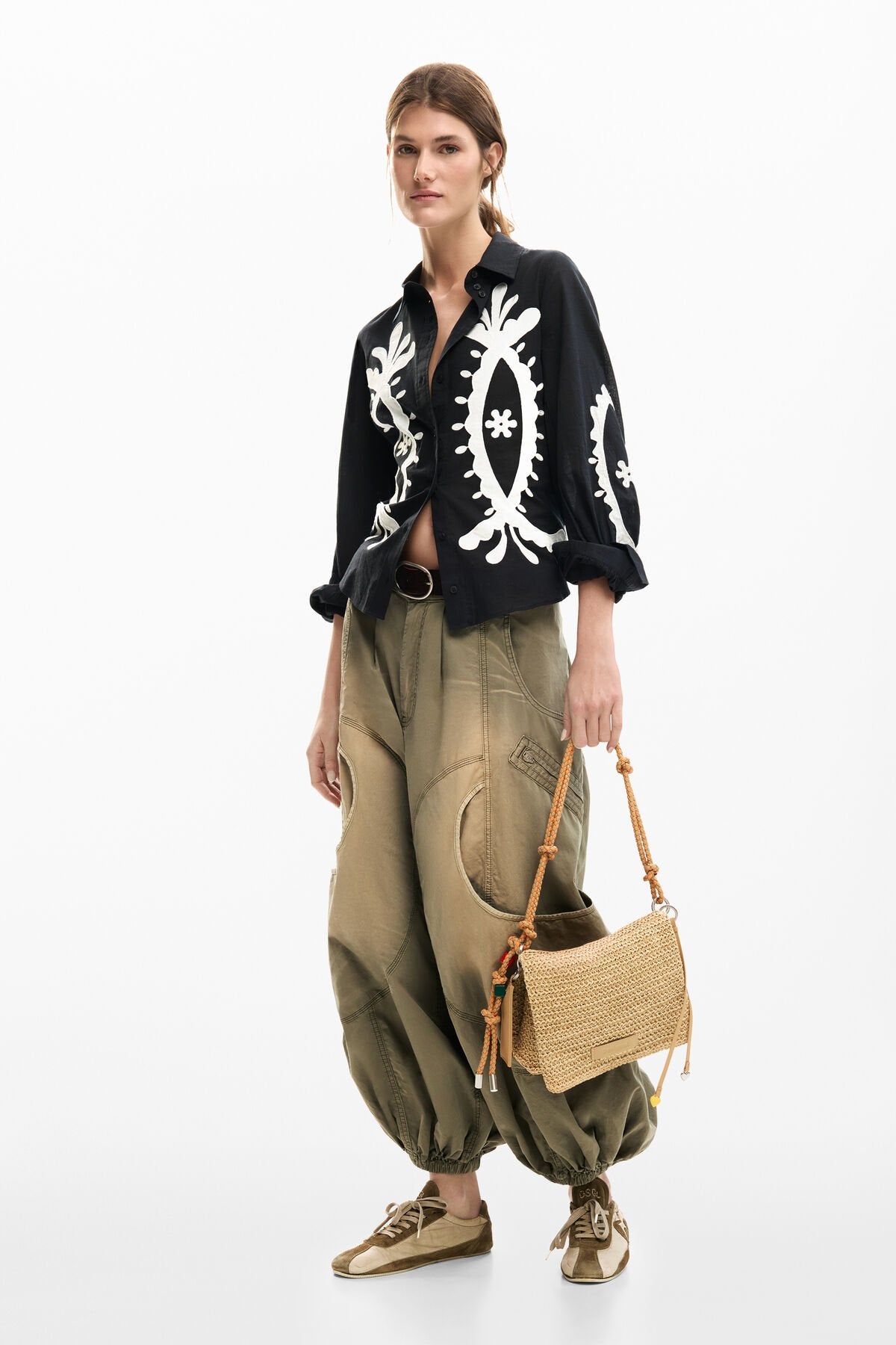 Дамска чанта Women’s raffia handbag Desigual
26SAXO03 1014 head to toe view