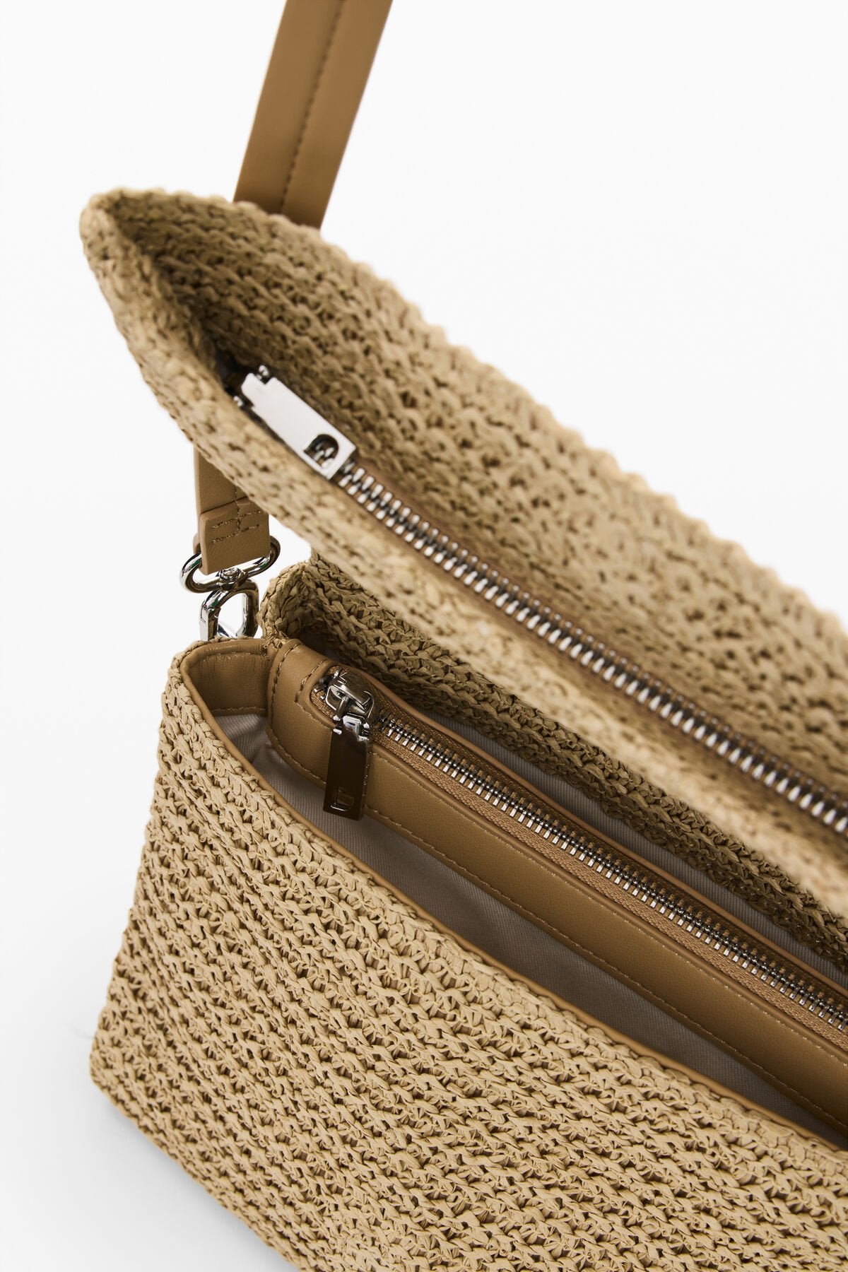 Дамска чанта Women’s raffia handbag Desigual
26SAXO03 1014 inside view