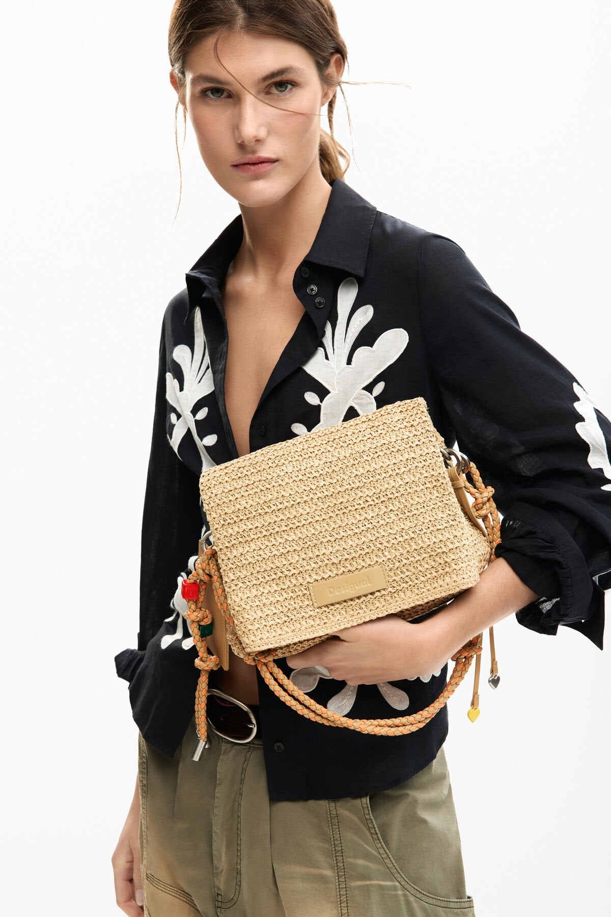 Дамска чанта Women’s raffia handbag Desigual
26SAXO03 1014 lifestyle view