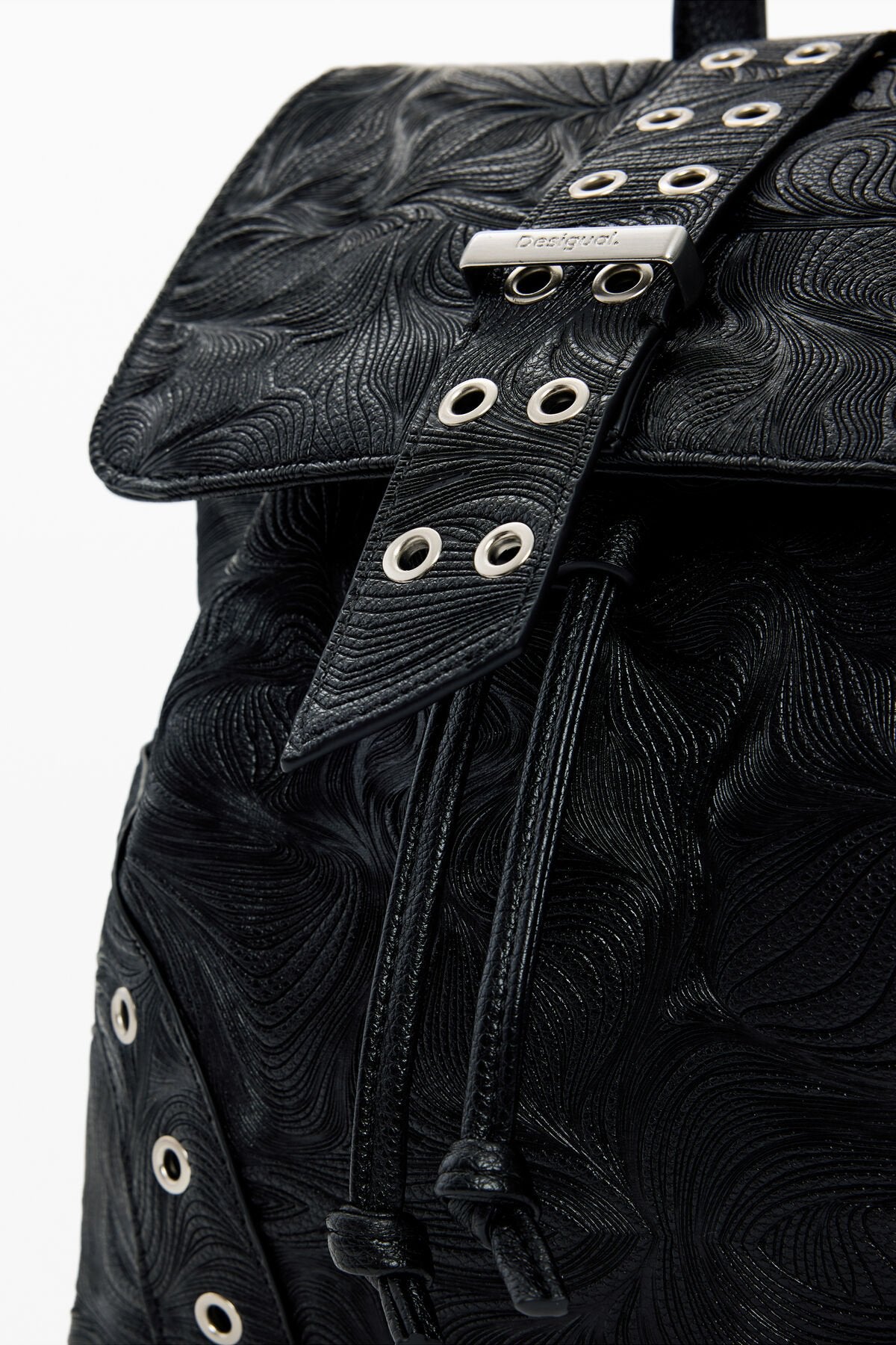 Дамска раница Women’s rucksack Desigual
26SAKP04 2000 Black detail view
