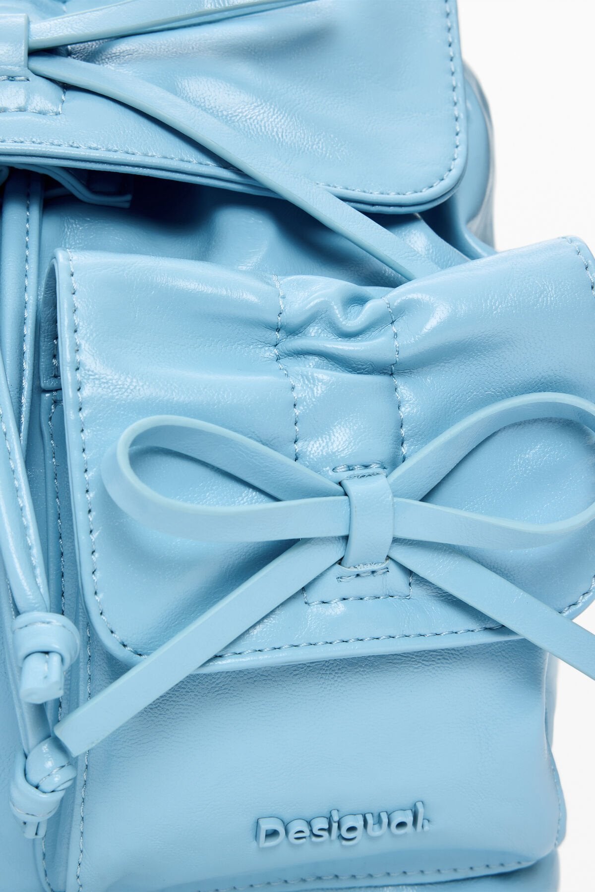 Дамска раница Women’s rucksack Desigual
26SAKP45 5048 Light Blue detail view