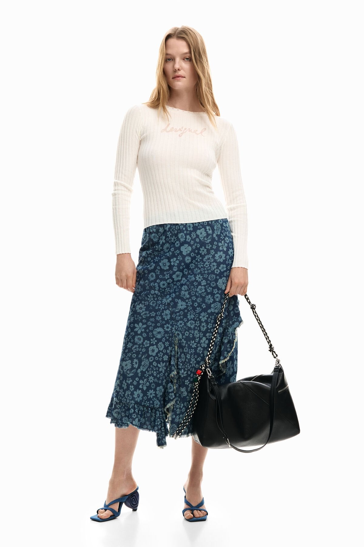 Дамска чанта Women’s shoulder bag Desigual
26SAXP66 2000 Black lifestyle view