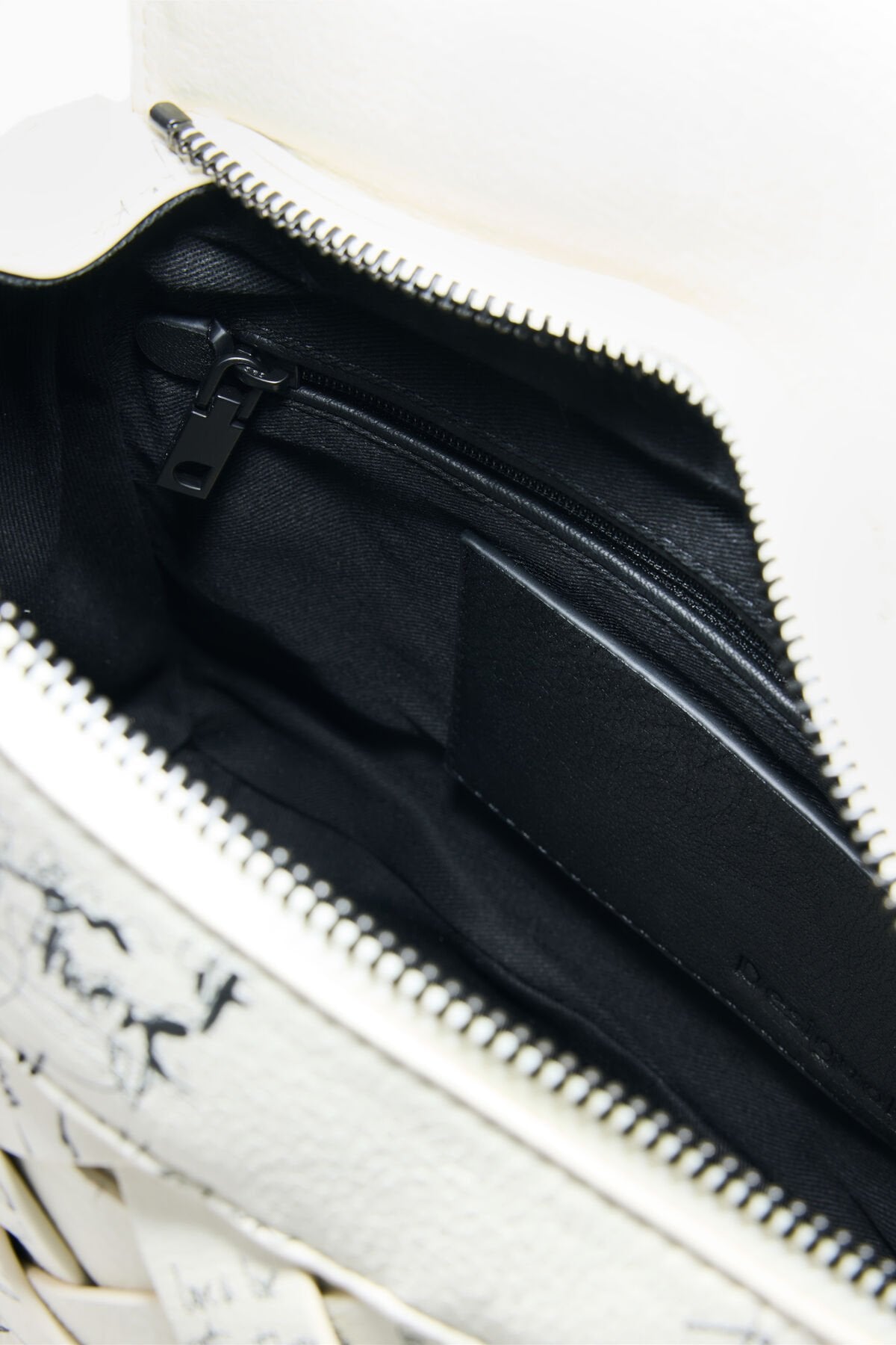 Дамска чанта Women’s shoulder bag Desigual
26SAXPAJ 1008 inside view