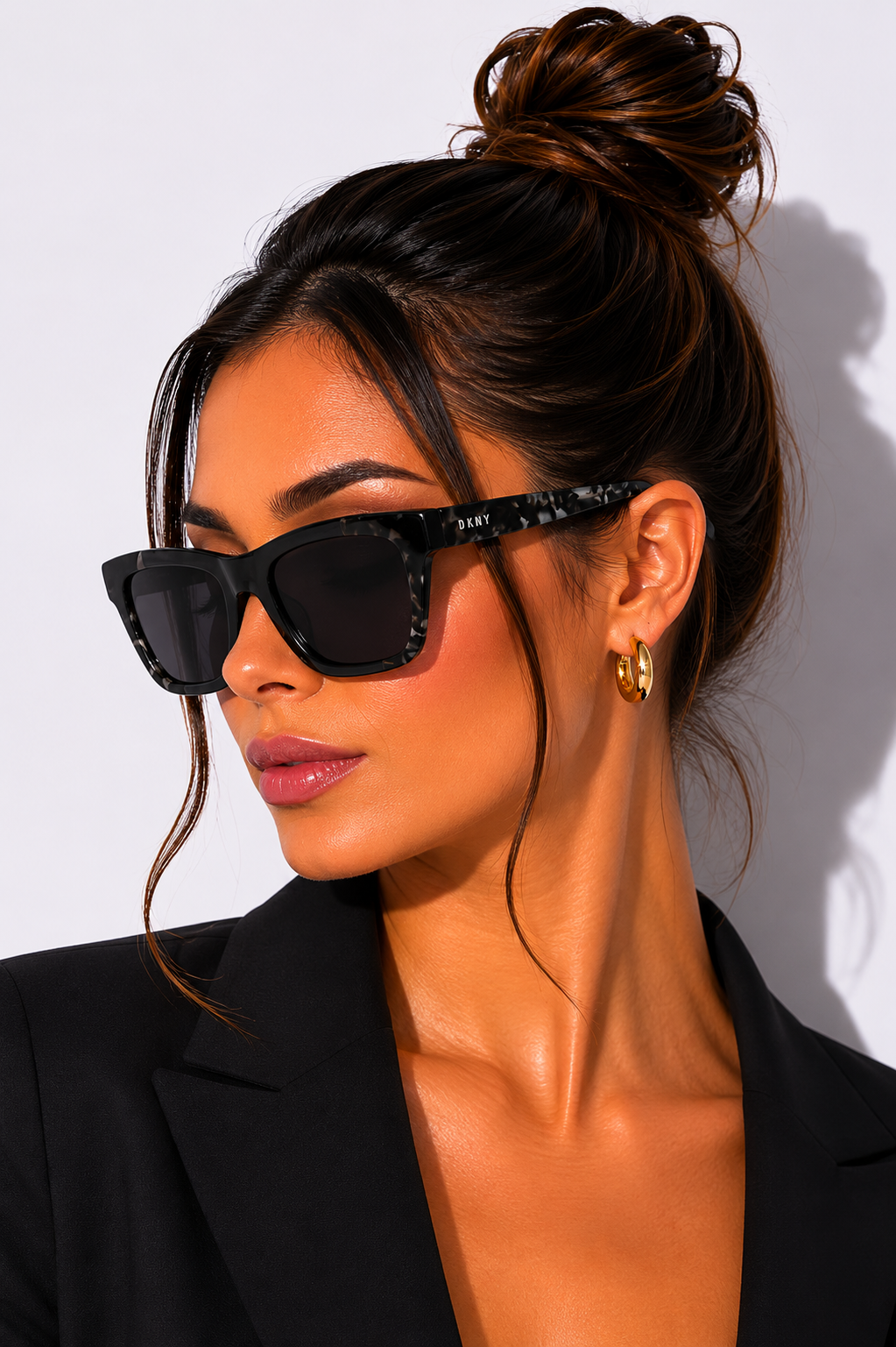 Дамски слъчеви очила Women’s sunglasses DKNY DK529S 001 Black Marble lifestyle view