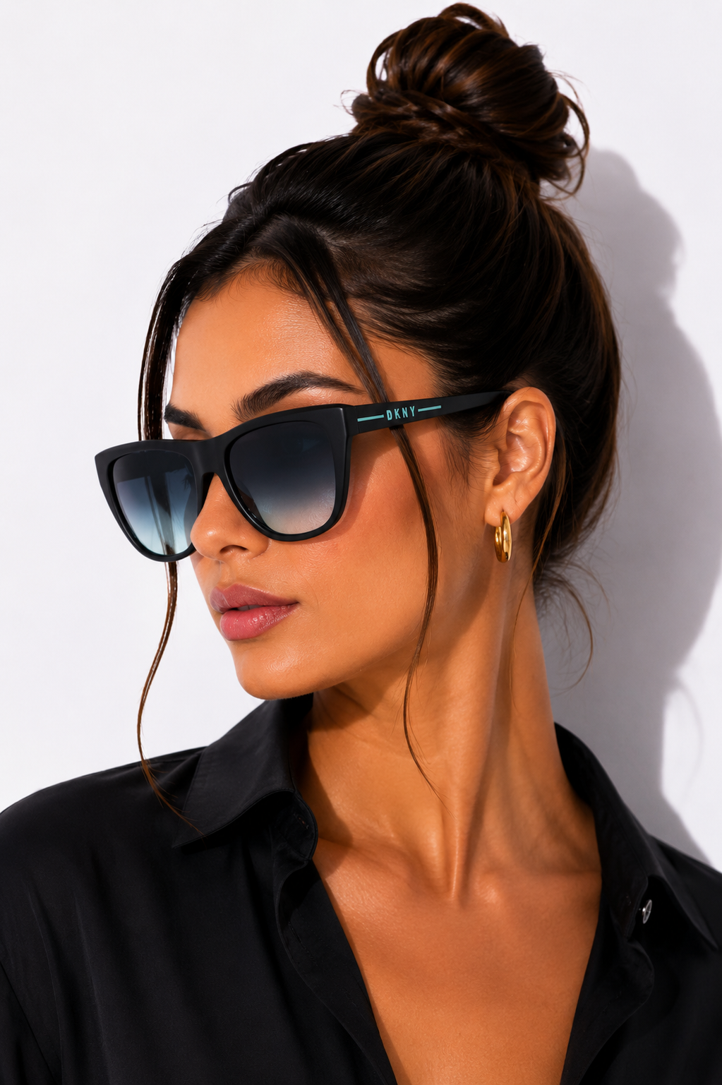 Дамски слънчеви очила Women’s sunglasses DKNY DK537S 005 Black lifestyle view