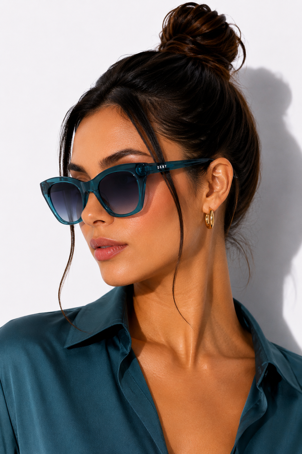 Дамски слънчеви очила Women’s sunglasses DKNY DK541S 430 Transparent Teal / Crystal Teal lifestyle view