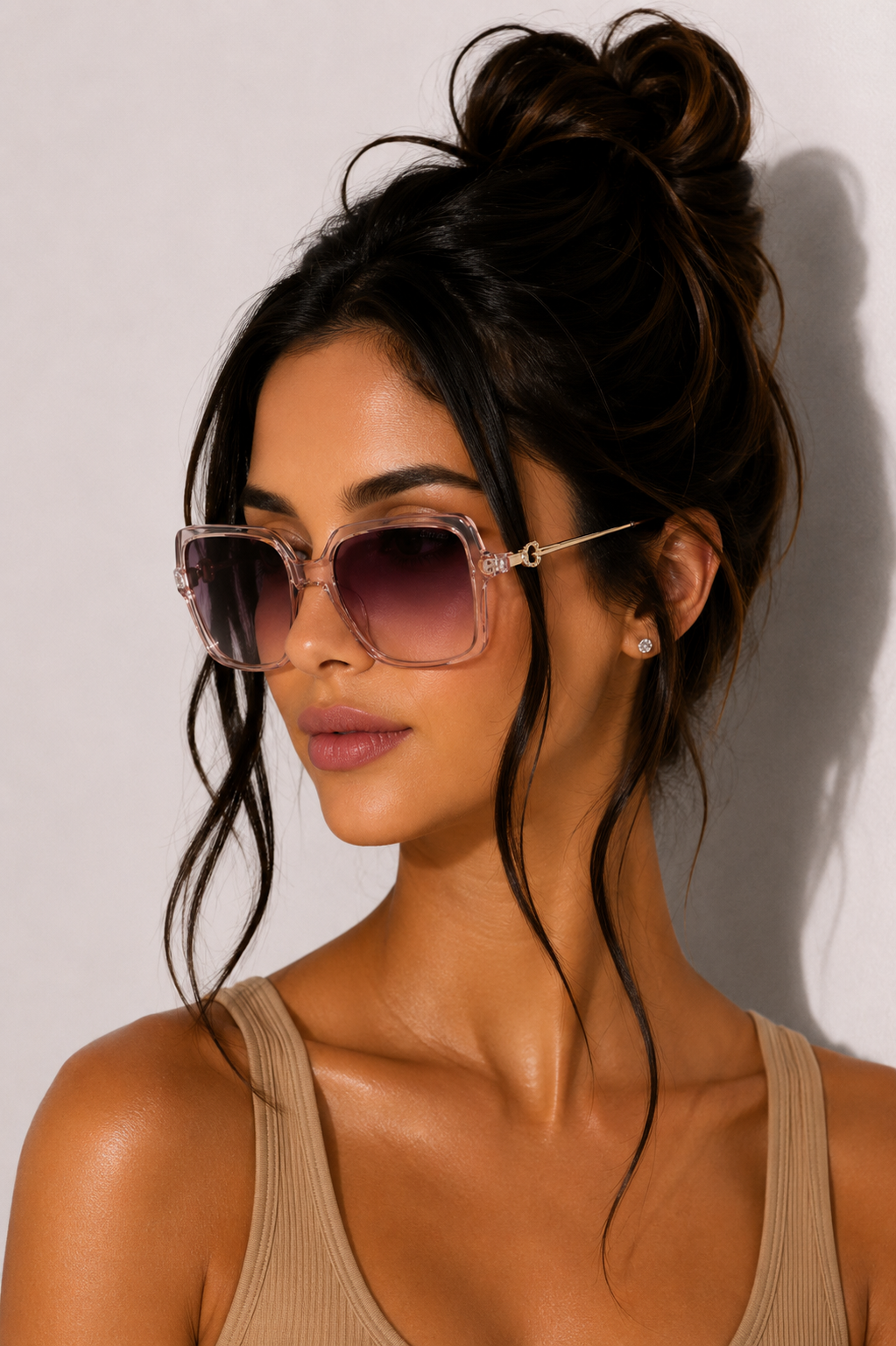 Дамски слънчеви очила Women’s sunglasses GUESS GF6131 72T Pink lifestyle view