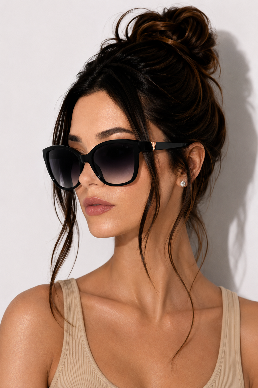 Дамски слънчеви очила Women’s sunglasses GUESS GU00144 01B lifestyle view