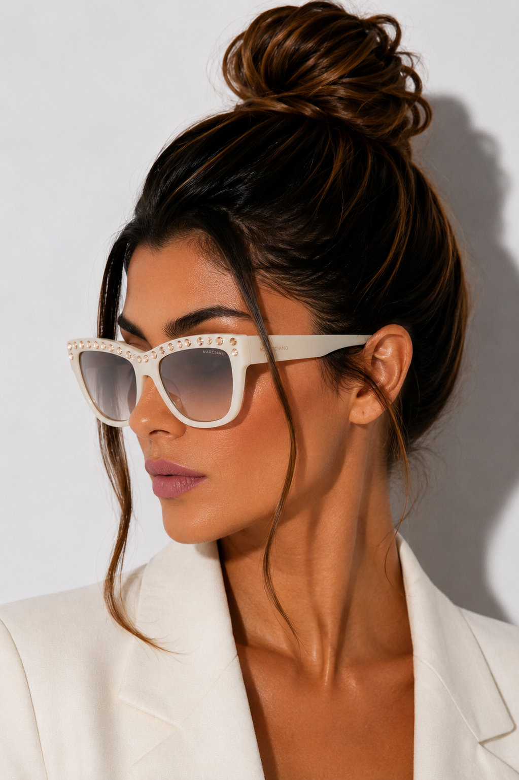 Дамски слънчеви очила Women’s sunglasses Marciano by Guess GM0795 25F White lifestyle view