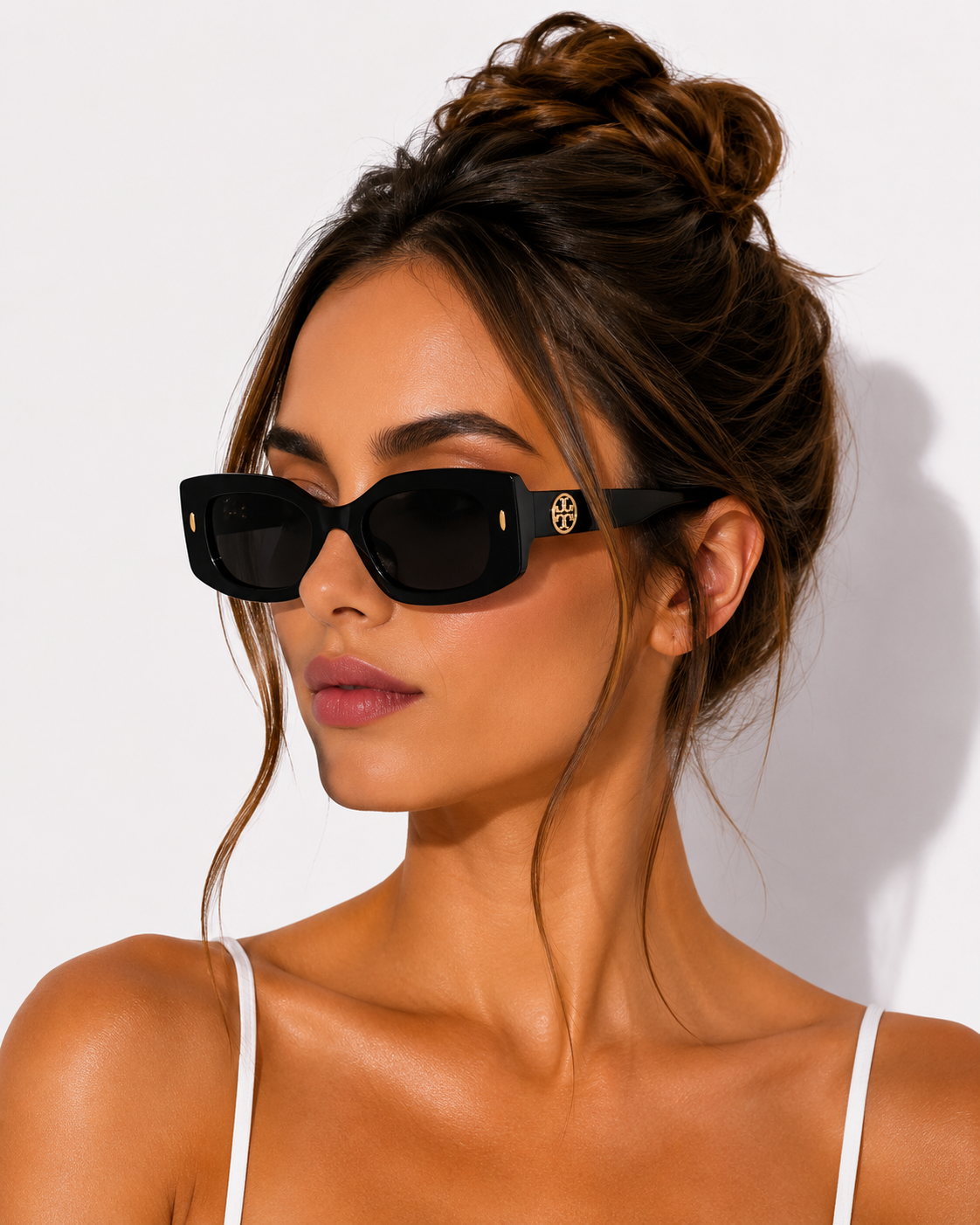 Дамски слънчеви очила Women’s sunglasses Tory Burch TY7202U170973 Black lifestyle view
