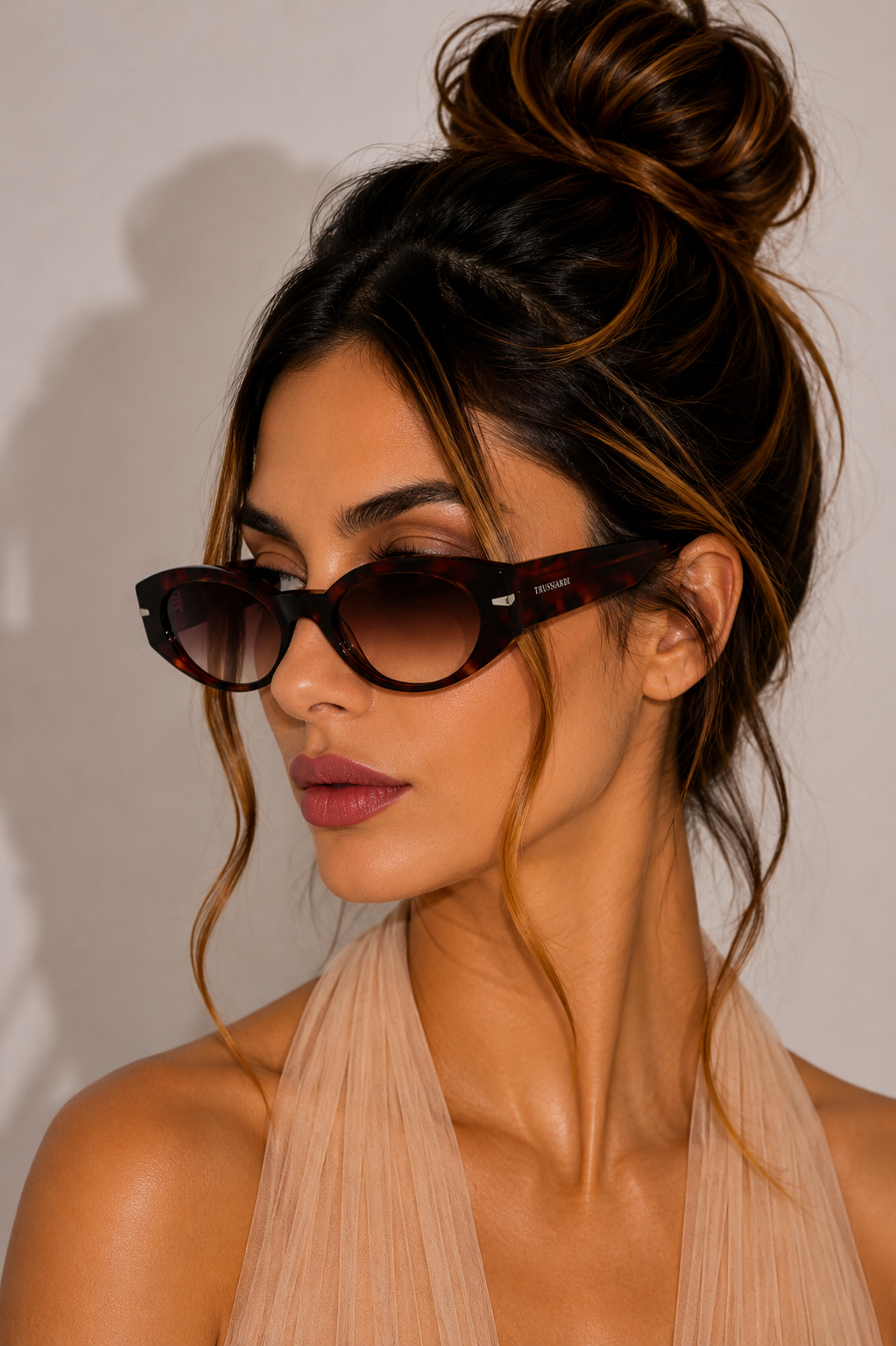 Дамски слънчеви очила Women’s sunglasses Trussardi TSW9017 G21 Brown lifestyle view