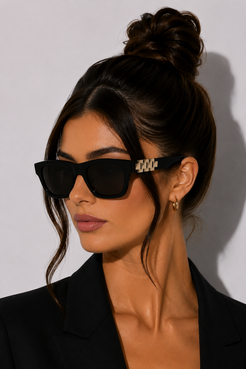 Дамски слънчеви очила Women’s sunglasses VICTORIA BECKHAM VB675S 001 Black lifestyle vew