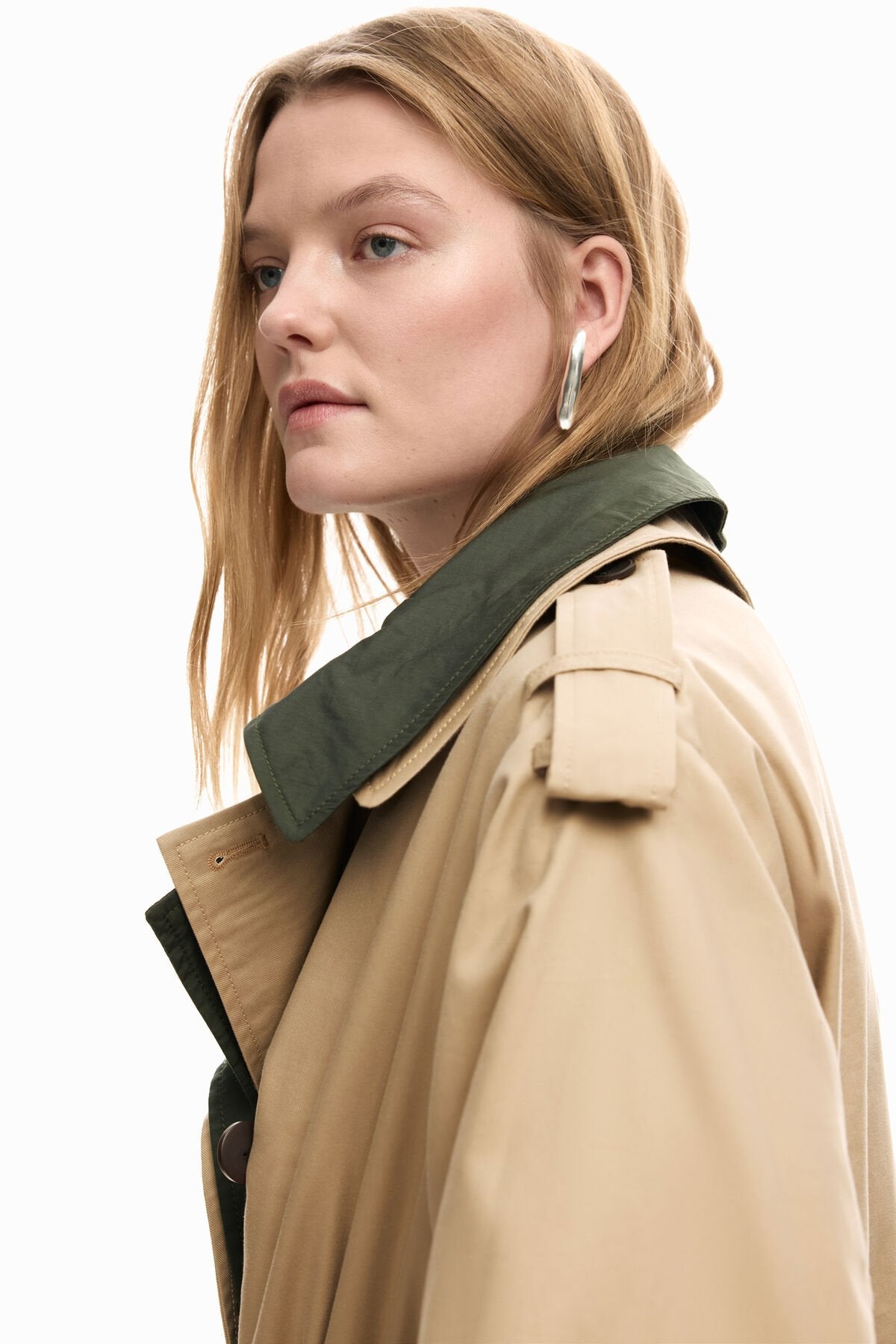 Дамски тренчкот Women’s trench coat Desigual
26SWEW12 6007 Beige side view