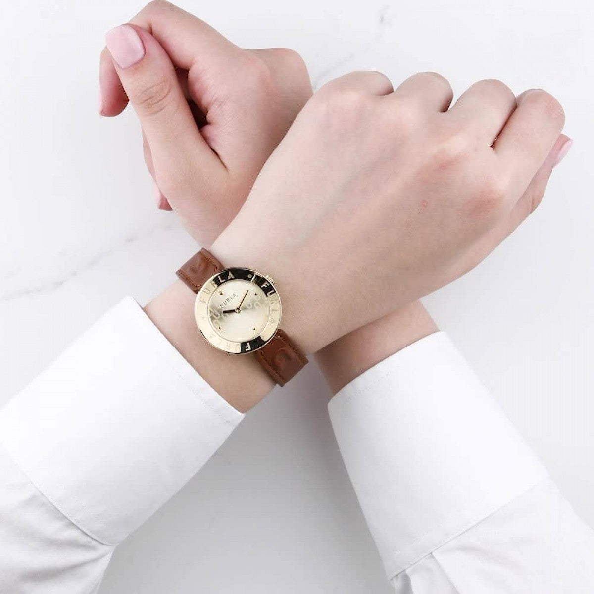 Дамски часовник Women’s watch Furla
WW00004002L2 Brown lifestyle view