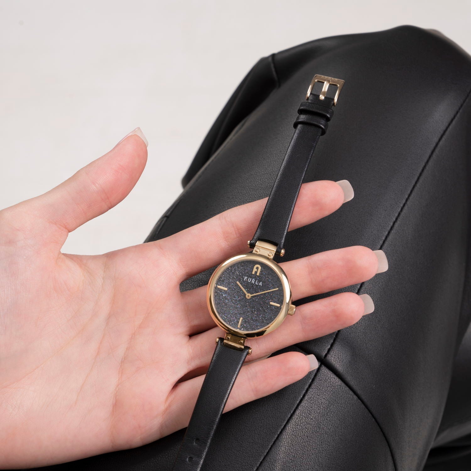 Дамски часовник Women’s watch Furla
WW00018009L2 Black top view