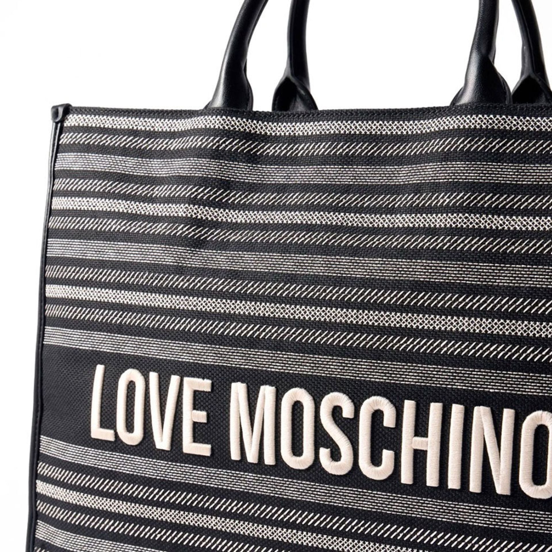 Обичайте чанти Moschino