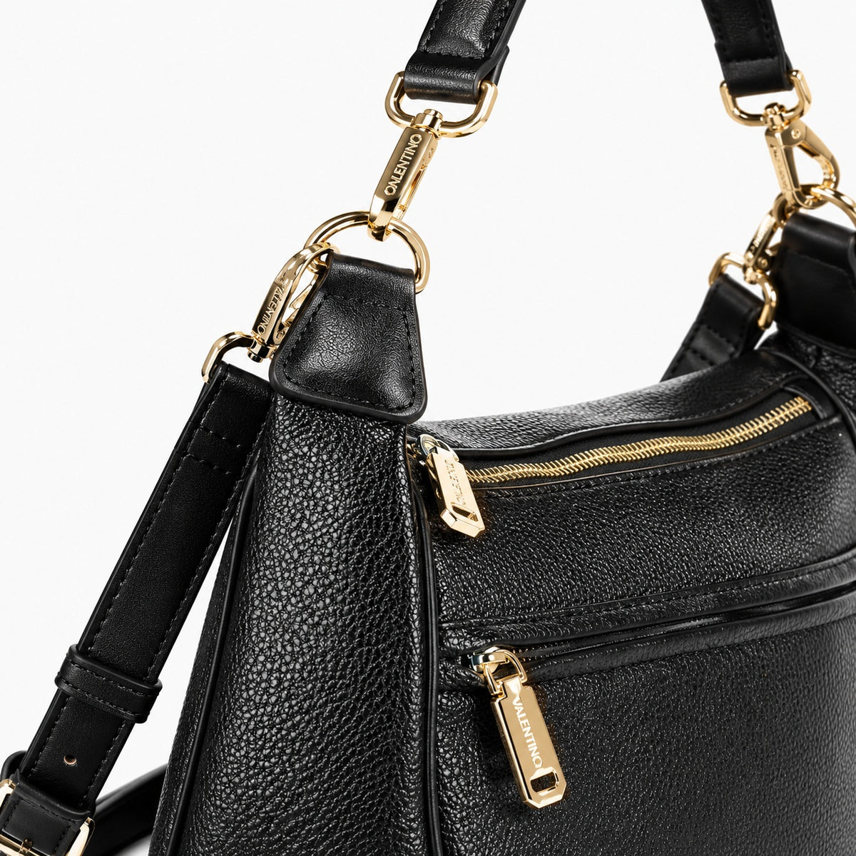 Women's handbag Mario Valentino Daphne Re VBS9OP08 hardware detail view