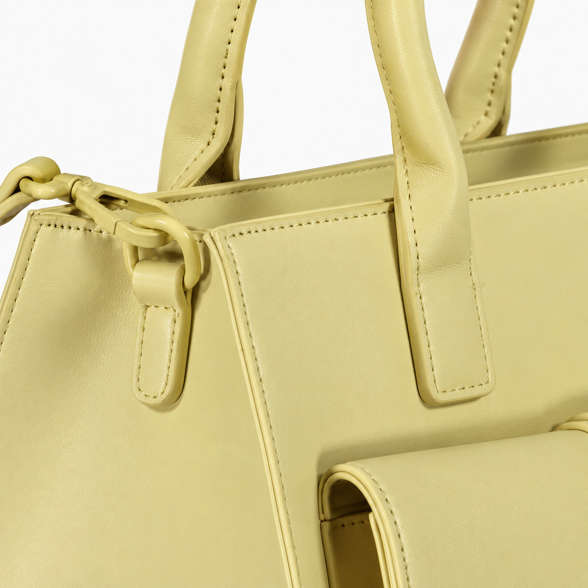 Women's handbag Mario Valentino Dejavu Re VBS8AB04 handle and hardware detail view