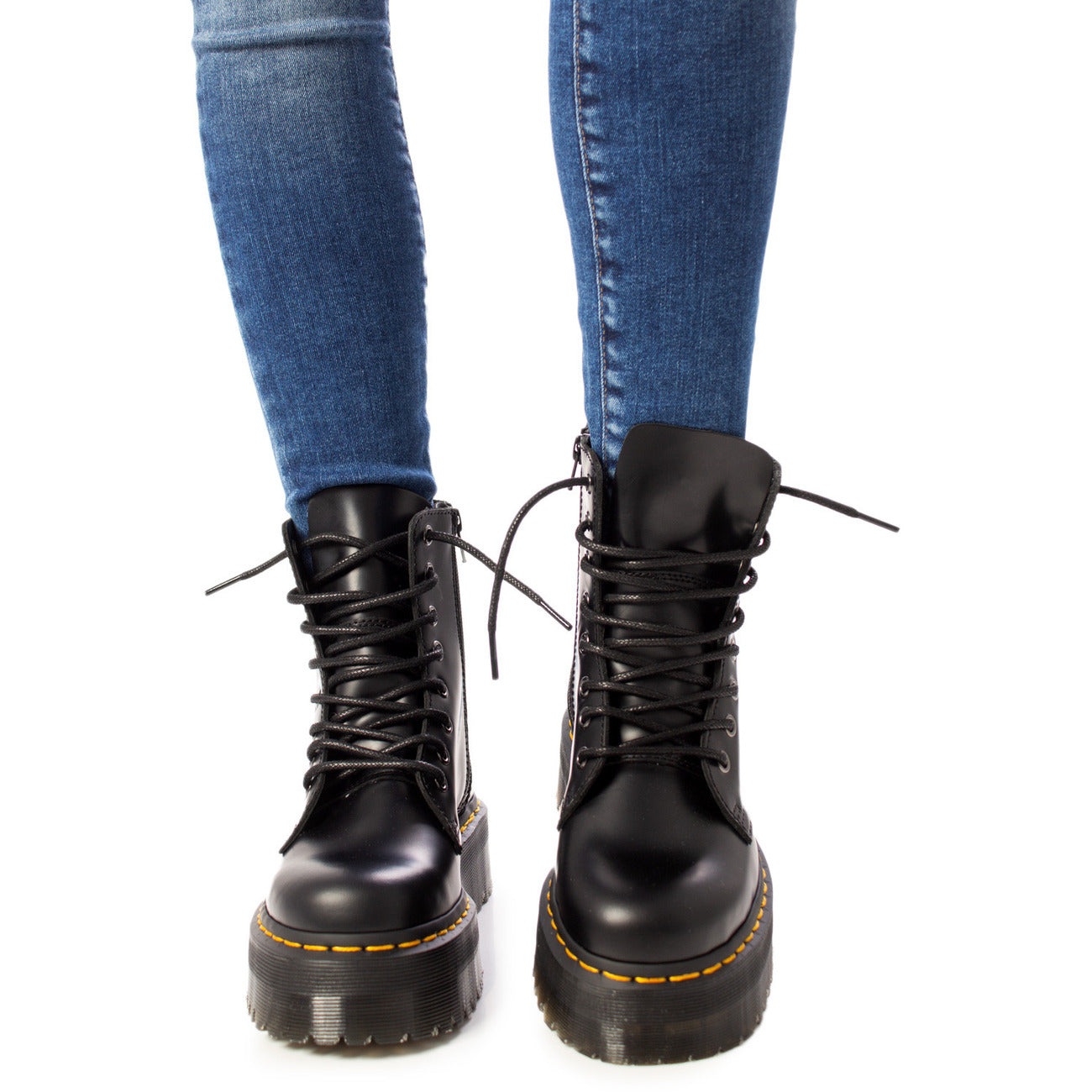 Дамски боти Dr. Martens Women Boots 
15265001 Model View