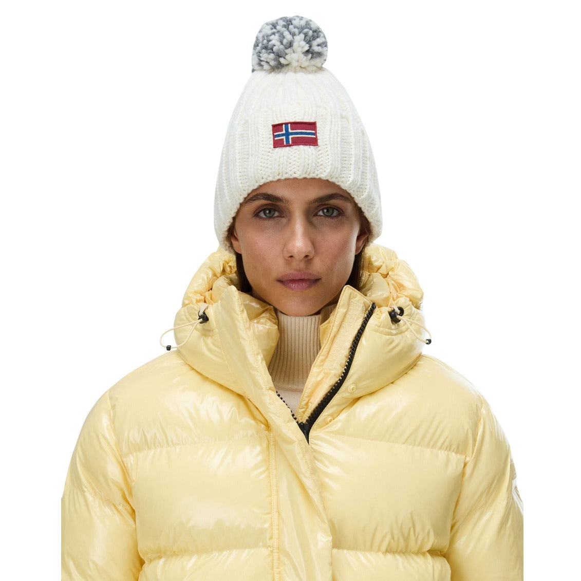 Дамска зимна шапка Napapijri Semiury Beanie NP0A4GKC N1J Model View