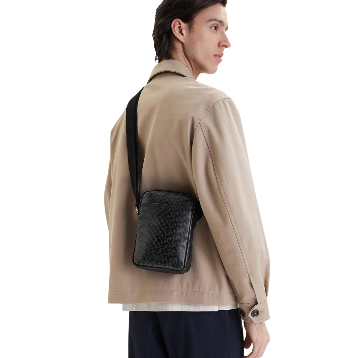 Мъжка чанта Calvin Klein Crossbody Bag LV04D3334 UB1 Model View