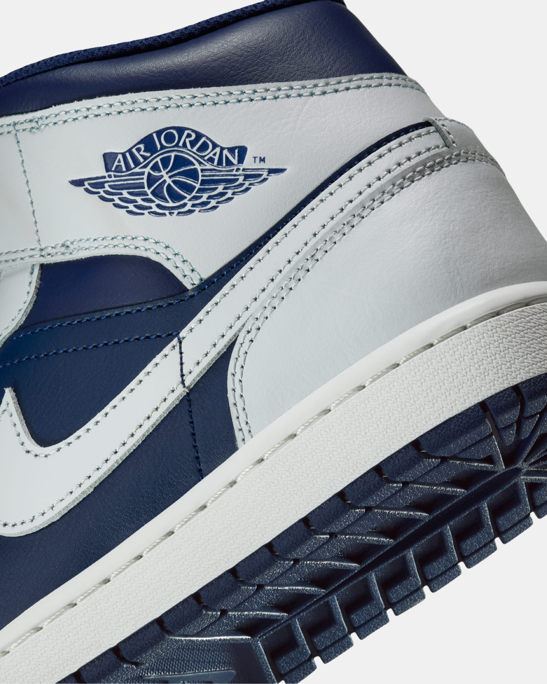 Мъжки кецове Nike Air Jordan 1 Mid Men Sneakers DQ8426-403 Close-Up