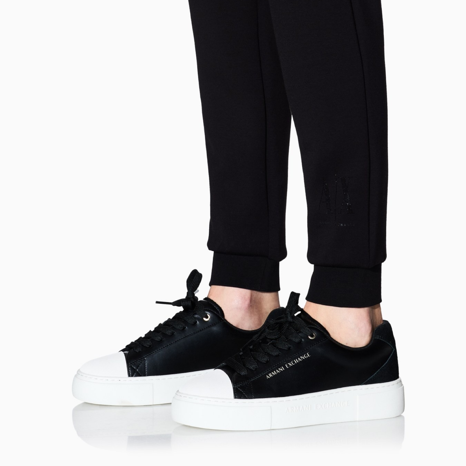 Дамско черно спортно долнище Armani Exchange Women Sweatpants XW000828 AF13397 Close-Up