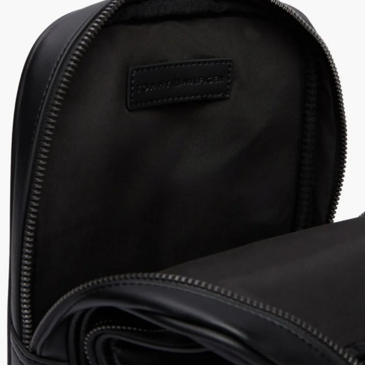 Мъжка чанта Tommy Hilfiger Men Bag AM0AM14756 BDS Inside View