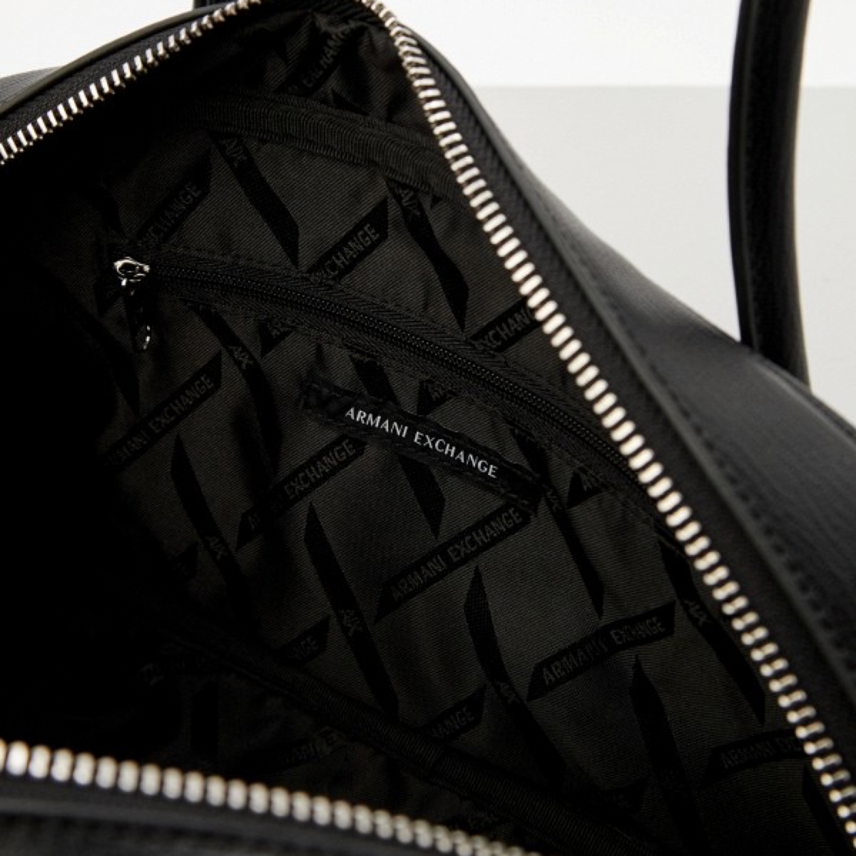 Дамска чанта Armani Exchange Women Shoulder Bag XW003034 AF26577 UC001 Inside View