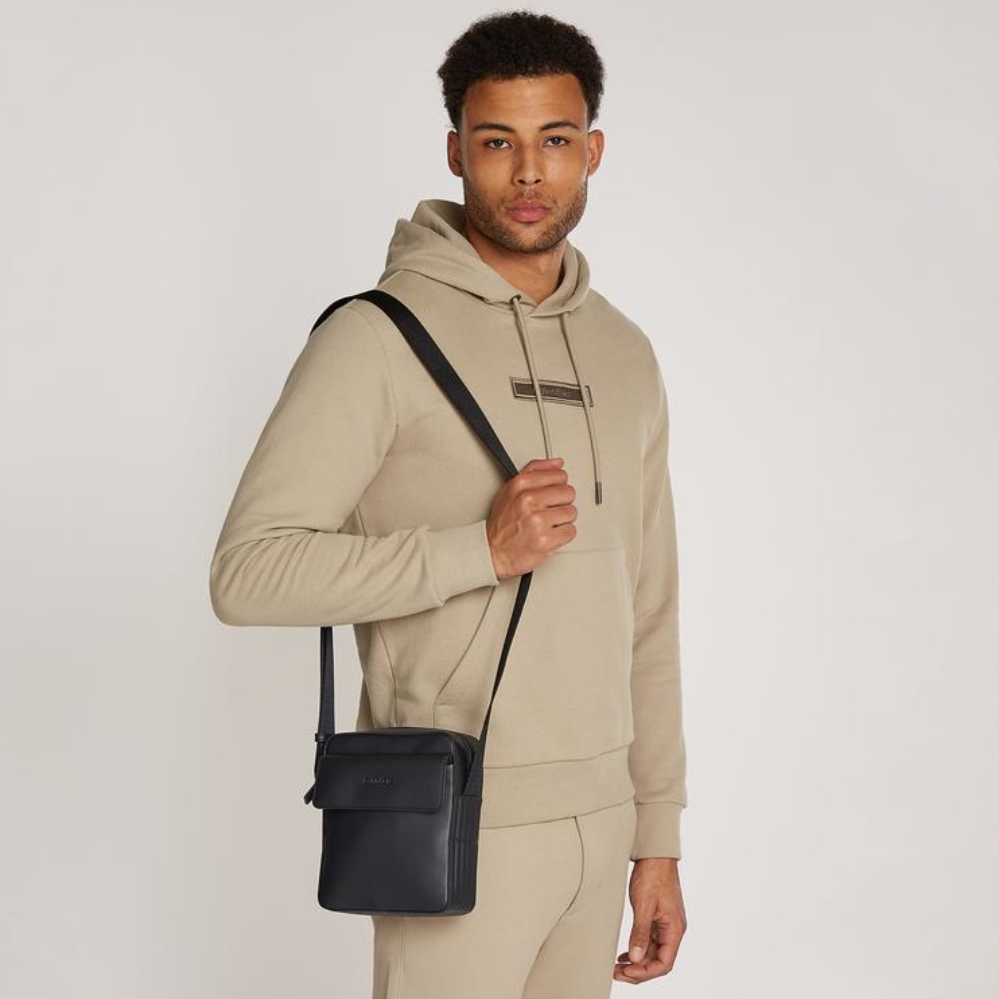 Мъжка чанта Men’s crossbody bag Calvin Klein K50K512221 Black lifestyle view