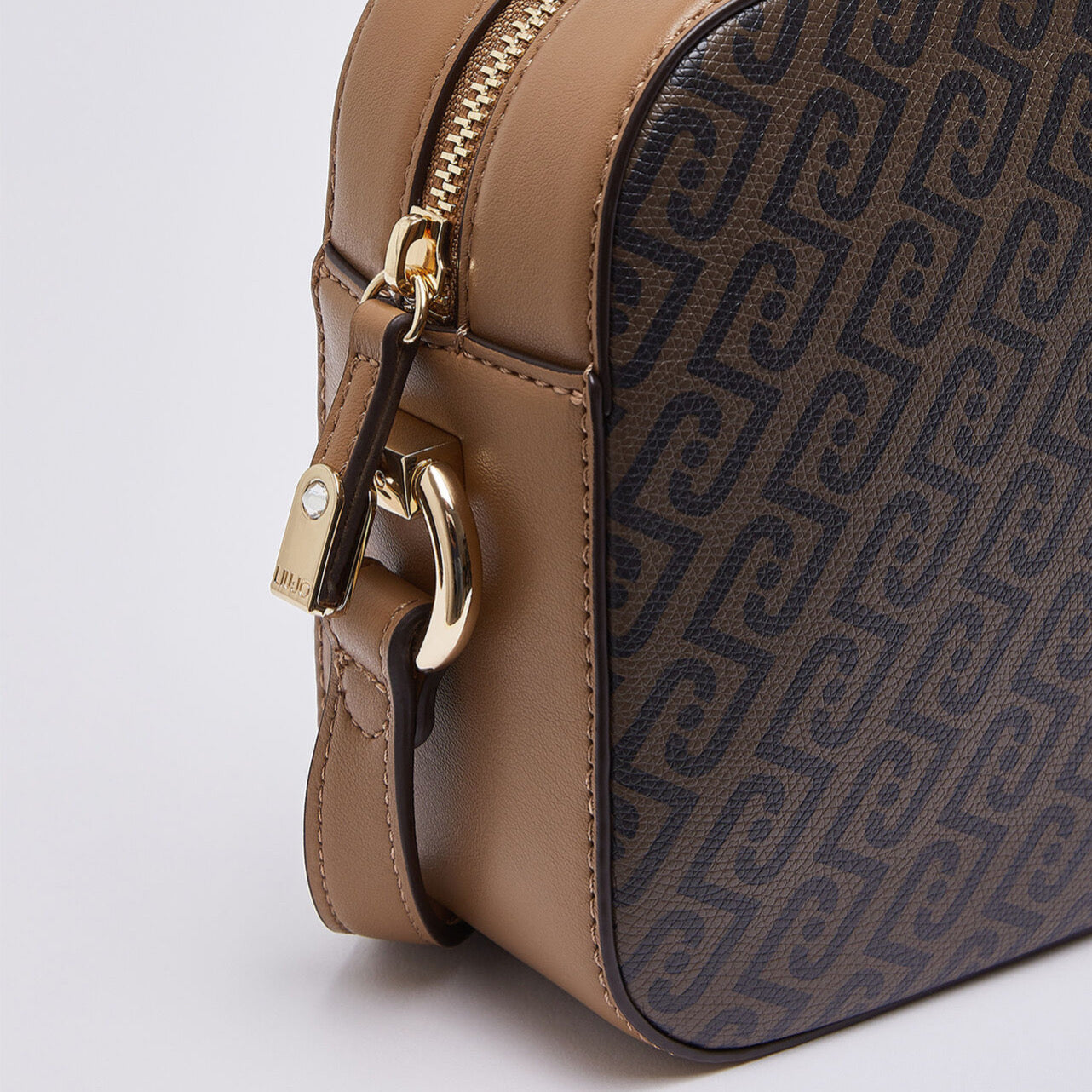 Дамска чанта Liu Jo women’s bag AF6211E1137 81140 inside view 