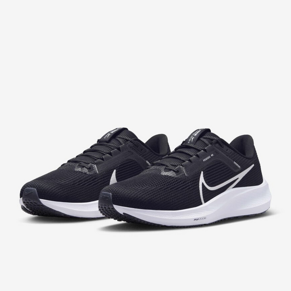 Мъжки маратонки Nike Air Zoom Pegasus 40 DV3853-001 (черно / Iron сиво / бяло) Преден изглед