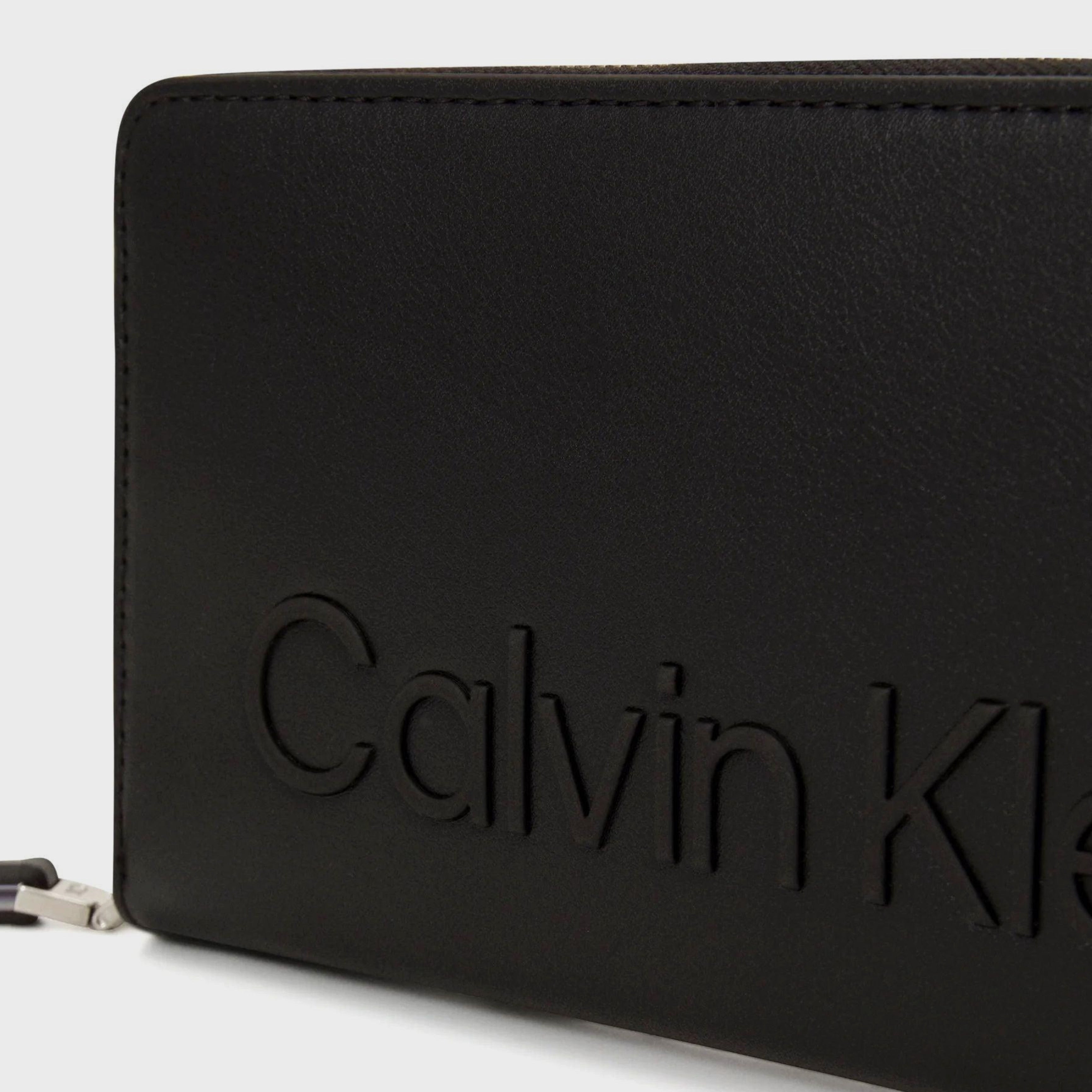 Унисекс клъч портмоне Calvin Klein K60K610263 в черно