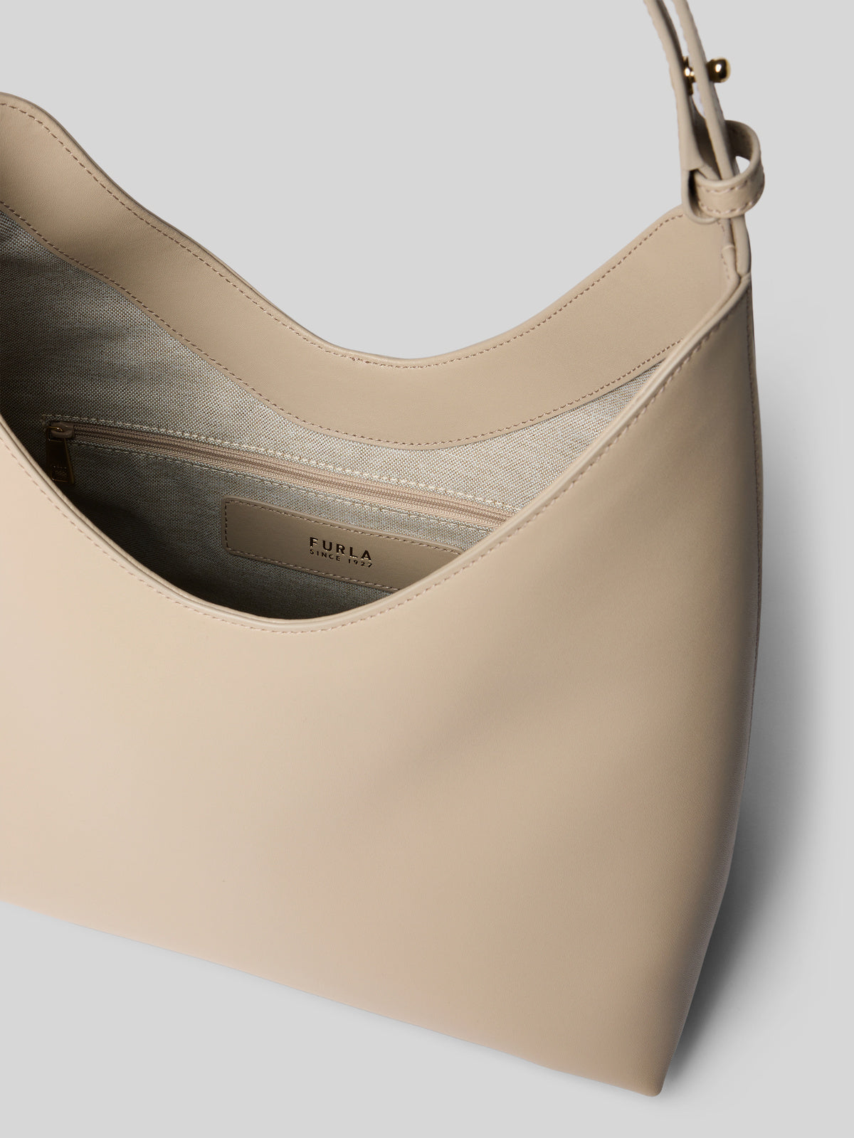 Дамска чанта Furla Goccia M Handbag WB01499 BX3104 Inside View