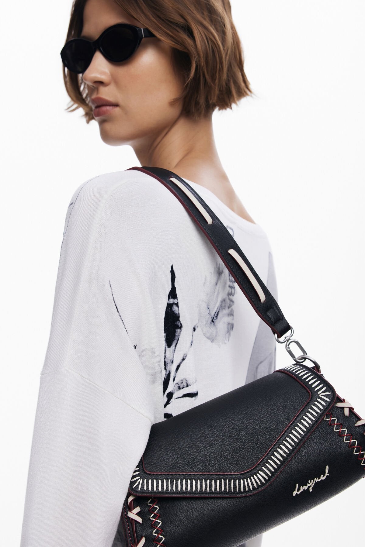 Дамска чанта Women’s crossbody bag Desigual 25WAXPBE 2000 lifestyle view