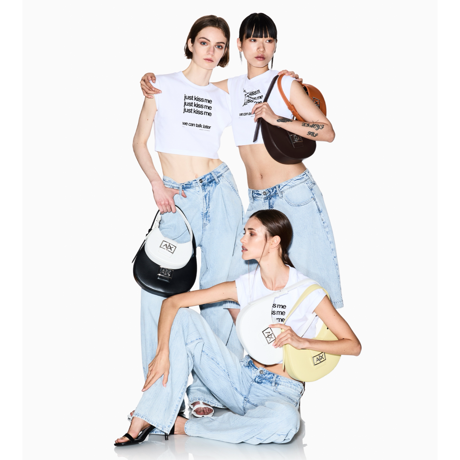 Дамска кафява чанта Armani Exchange Women Shoulder Bag XW002565 AF12039 U6018 Model View