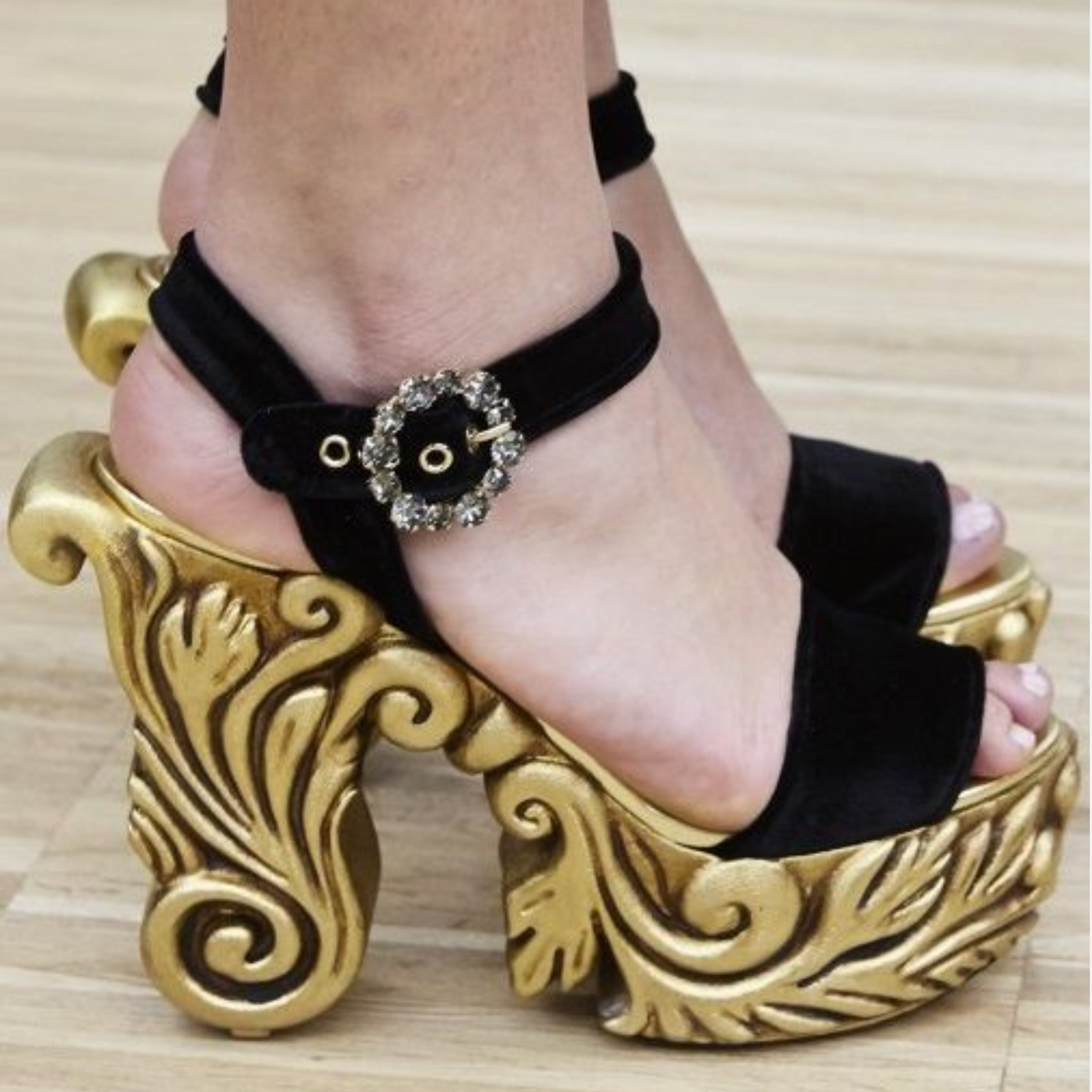 Луксозни дамски сандали на висока платформа с ток в стил барок Dolce & Gabbana Baroque Velvet Heels in Black and Gold лимитирана серия