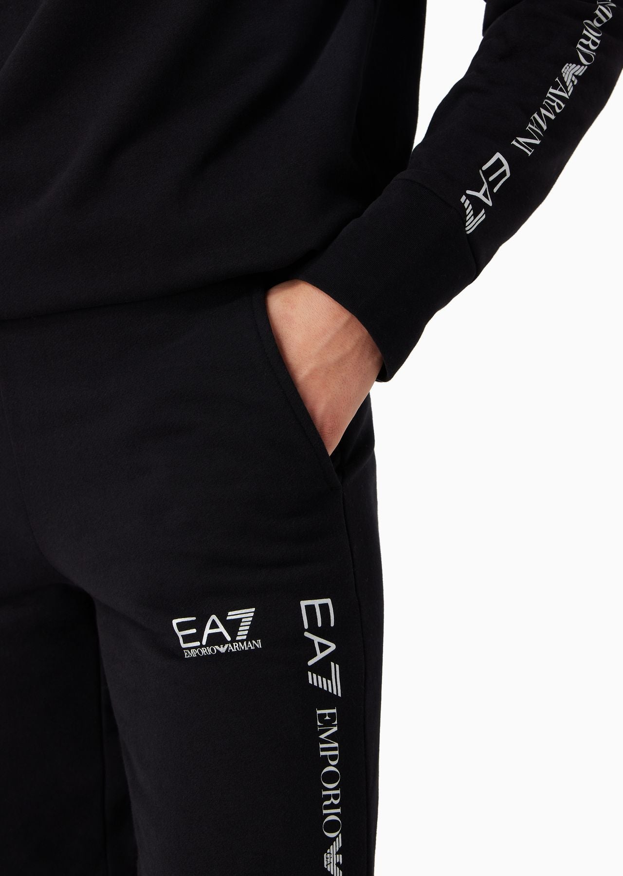 Дамски черен екип EA7 Emporio Armani 8NTV58TJPLZ10215