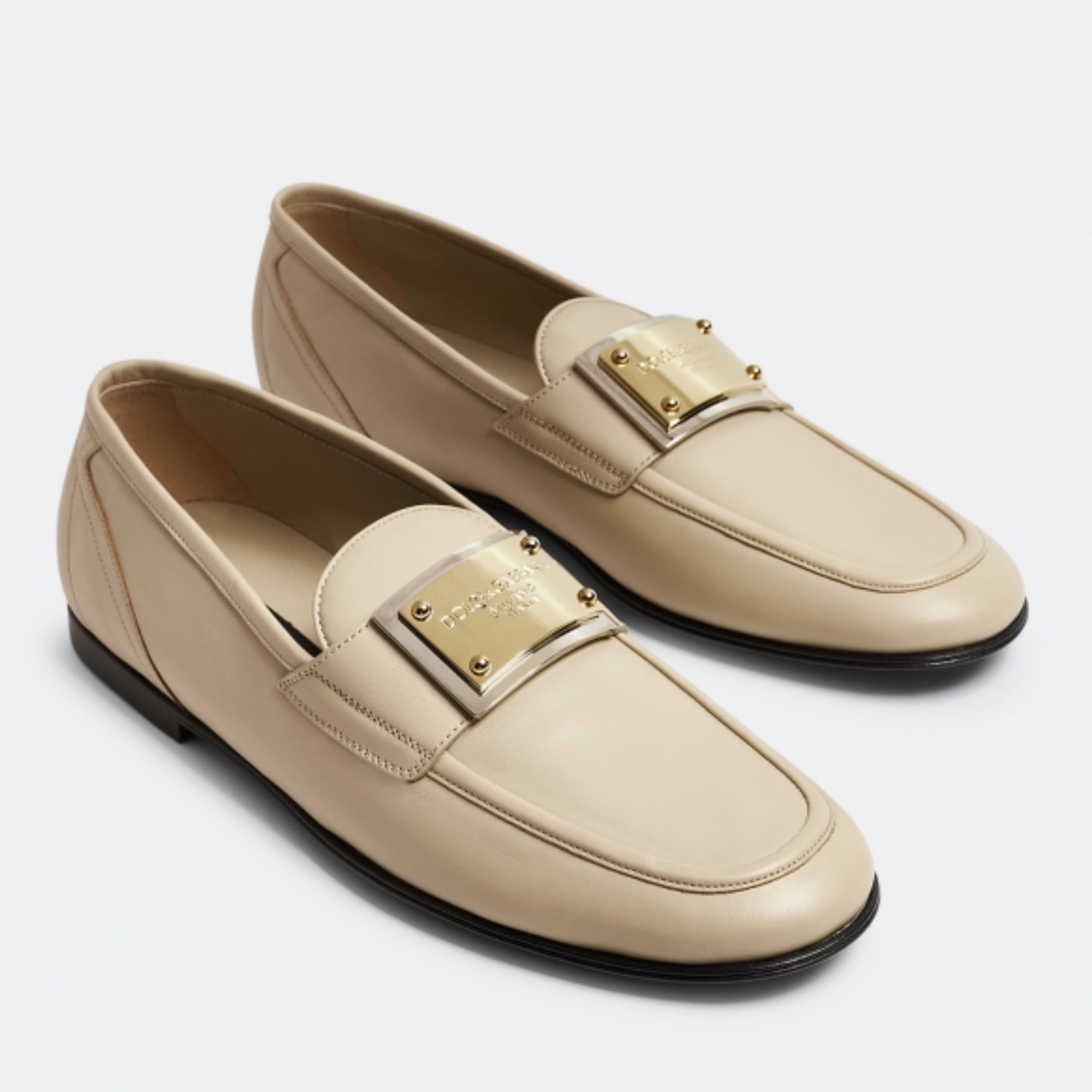 Мъжки луксозни мокасини лоуфъри от естествена кожа в бежово Dolce&Gabbana Men’s Beige Leather Logo Plaque Slip On Men Loafers