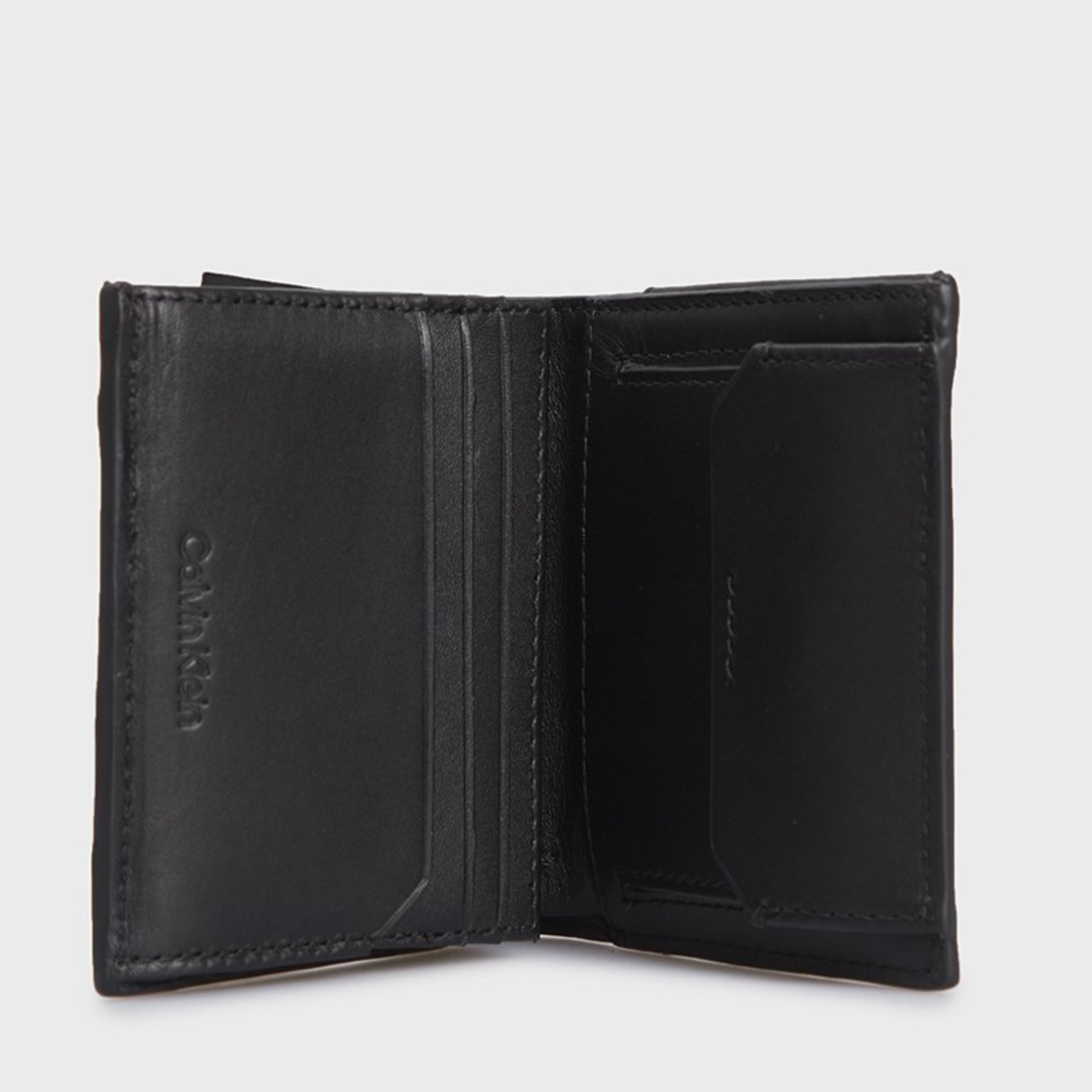 Мъжки вертикален портфейл от естествена кожа в черно Men's vertical wallet Calvin Klein K50K510606 C90AF66 Black