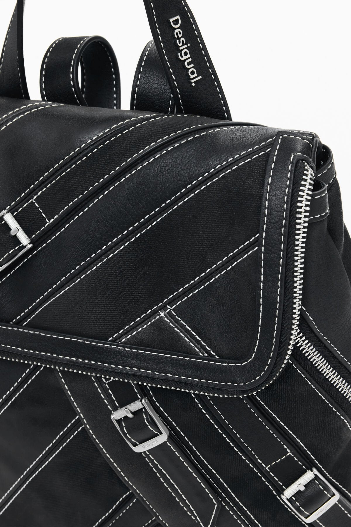 Дамска раница Women’s rucksack Desigual 25WAKP25 2000 Black detail view
