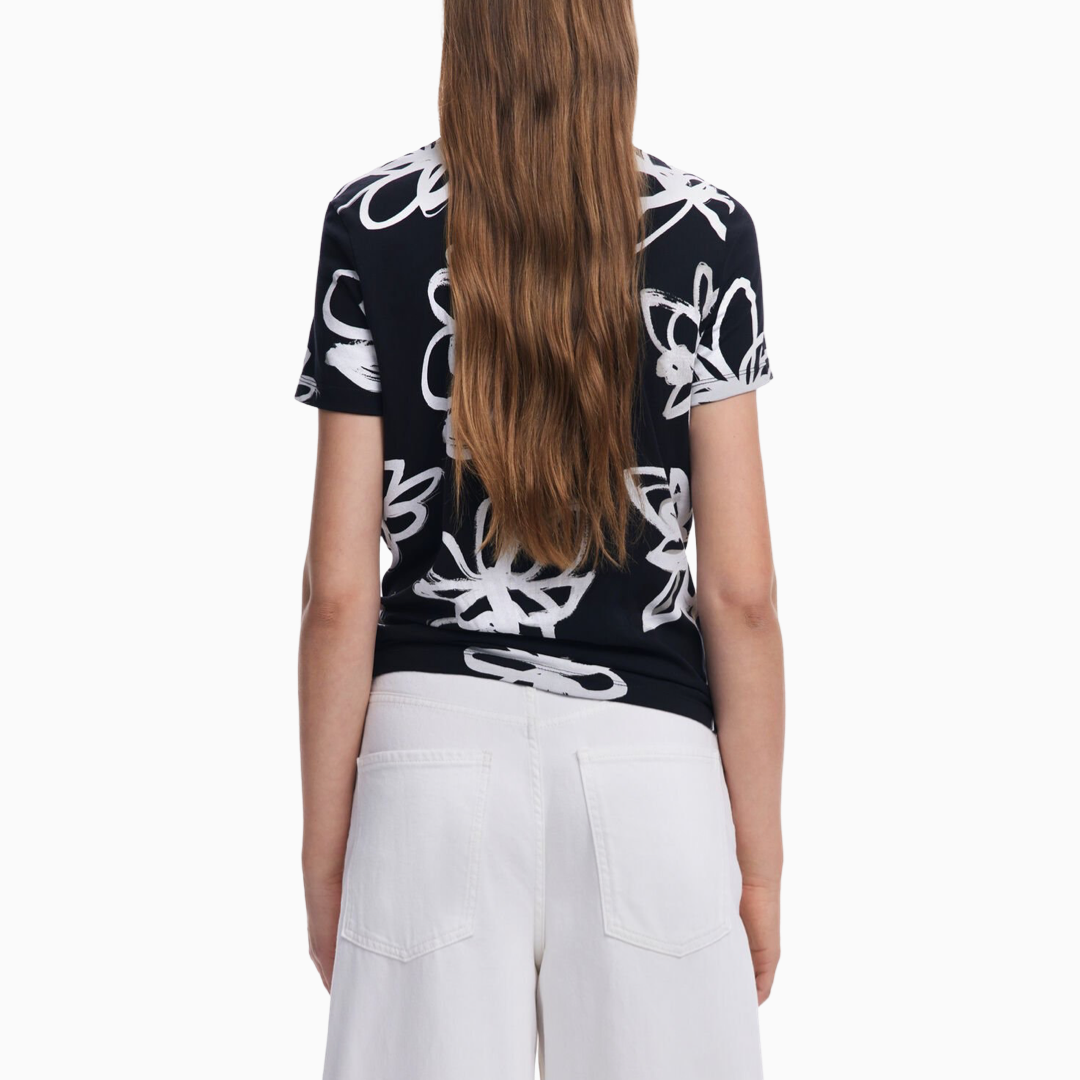 Дамска черна тениска с цветя Desigual 25SWTK26