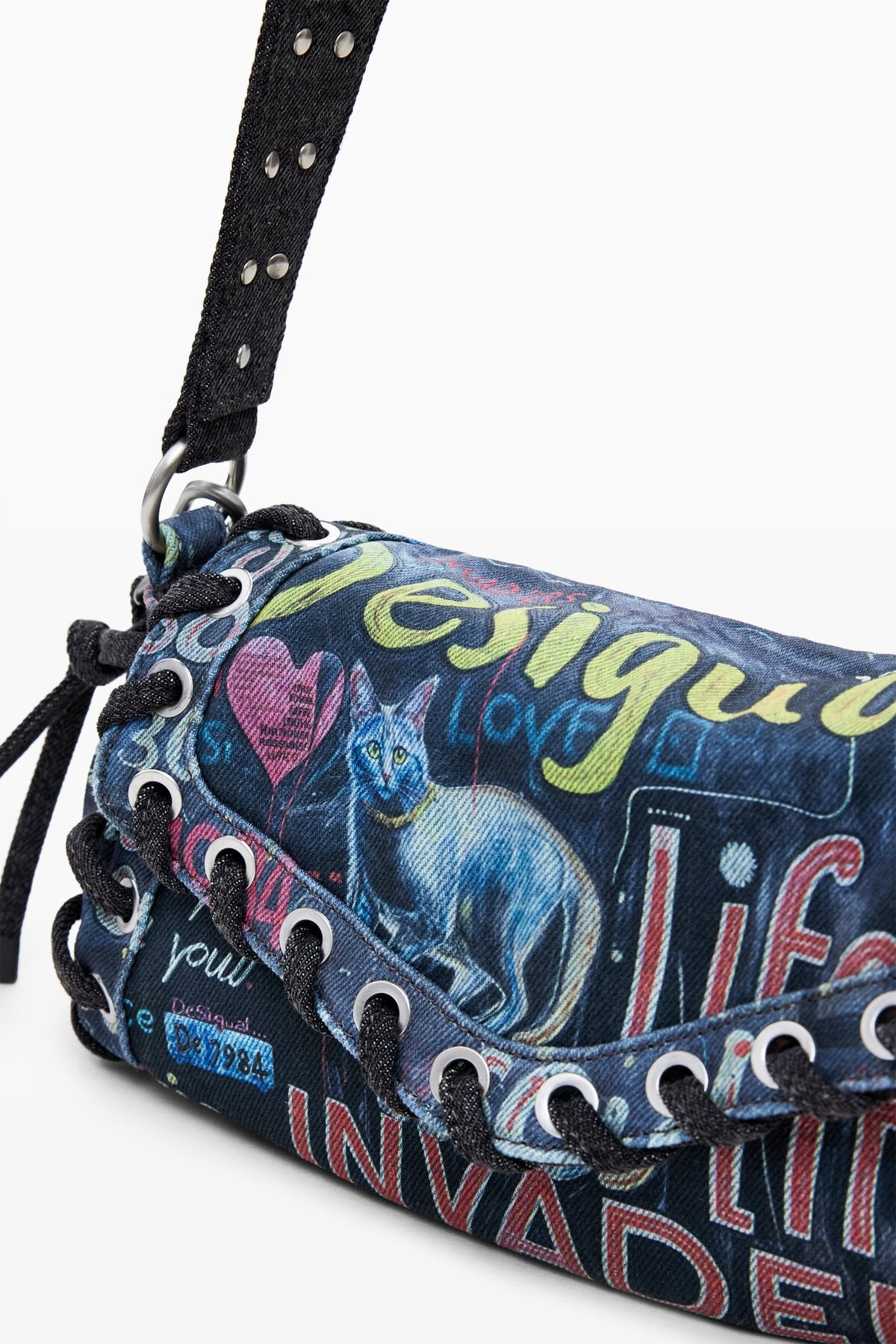 Дамска чанта Women’s medium graffiti bag Desigual 25WAXD22 9019 details view