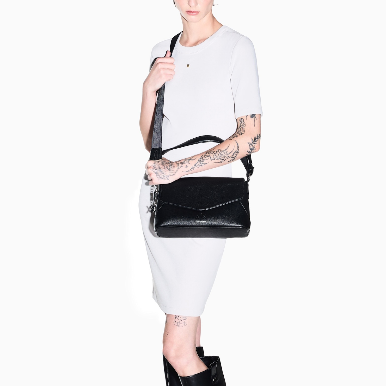 Дамска чанта Armani Exchange Women Shoulder Bag XW003145 AF26569 UC001 Model View