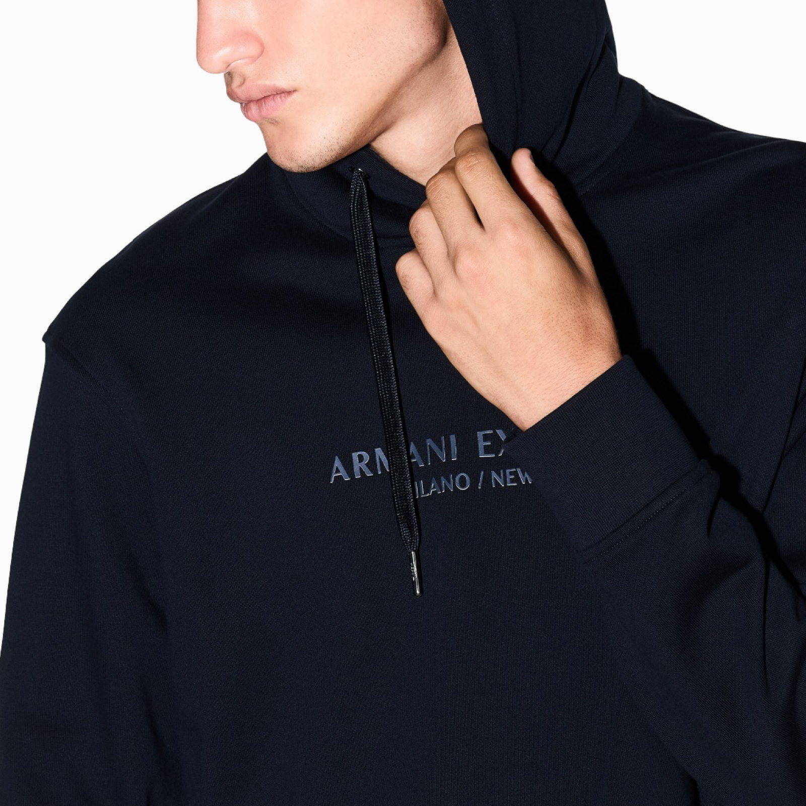 Мъжко тъмно синьо худи Armani Exchange Men Hoodie XM001294 AF20934 Close-Up