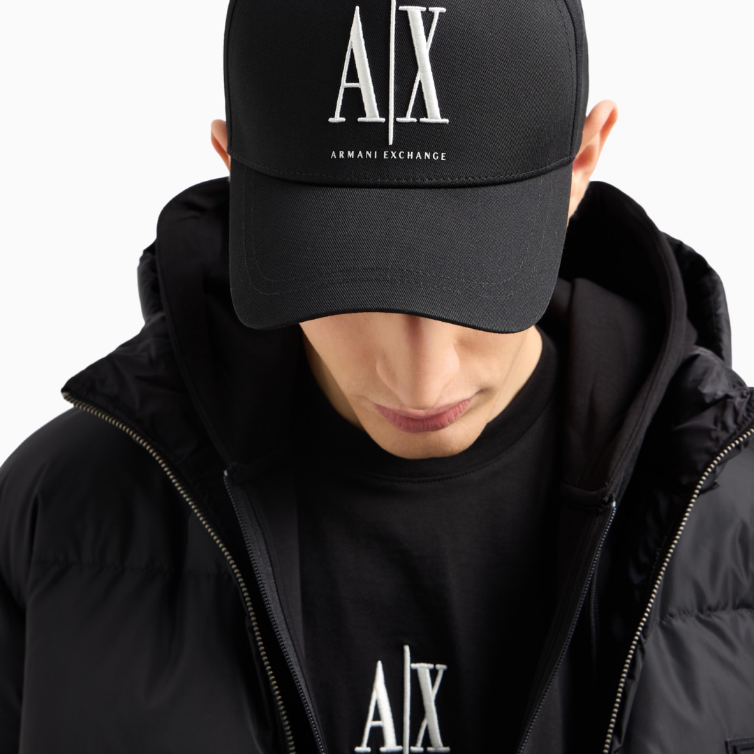 Мъжка черна шапка Armani Exchange 
XM000811 AF13343