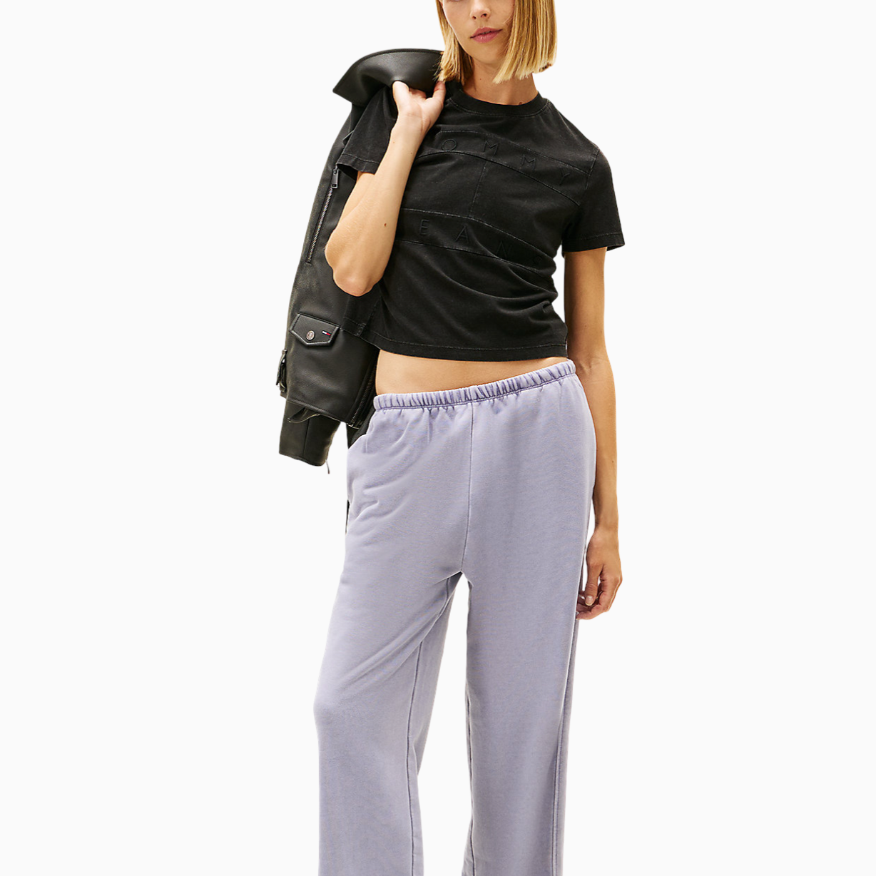 Дамска черна тениска Tommy Hilfiger Jeans Women T-shirt DW0DW22539 BDS Front View