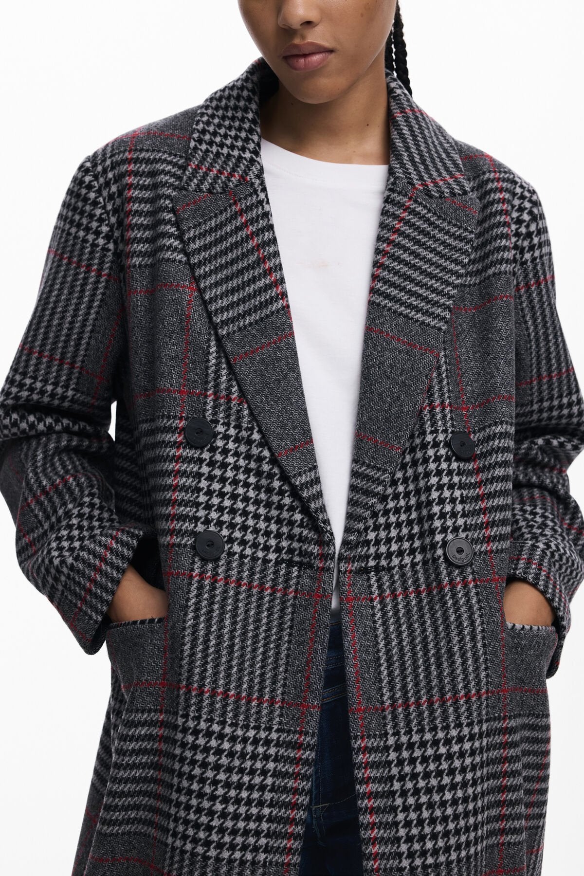 Дамско палто Women’s wool coat Desigual
25WWEW132007 close up view