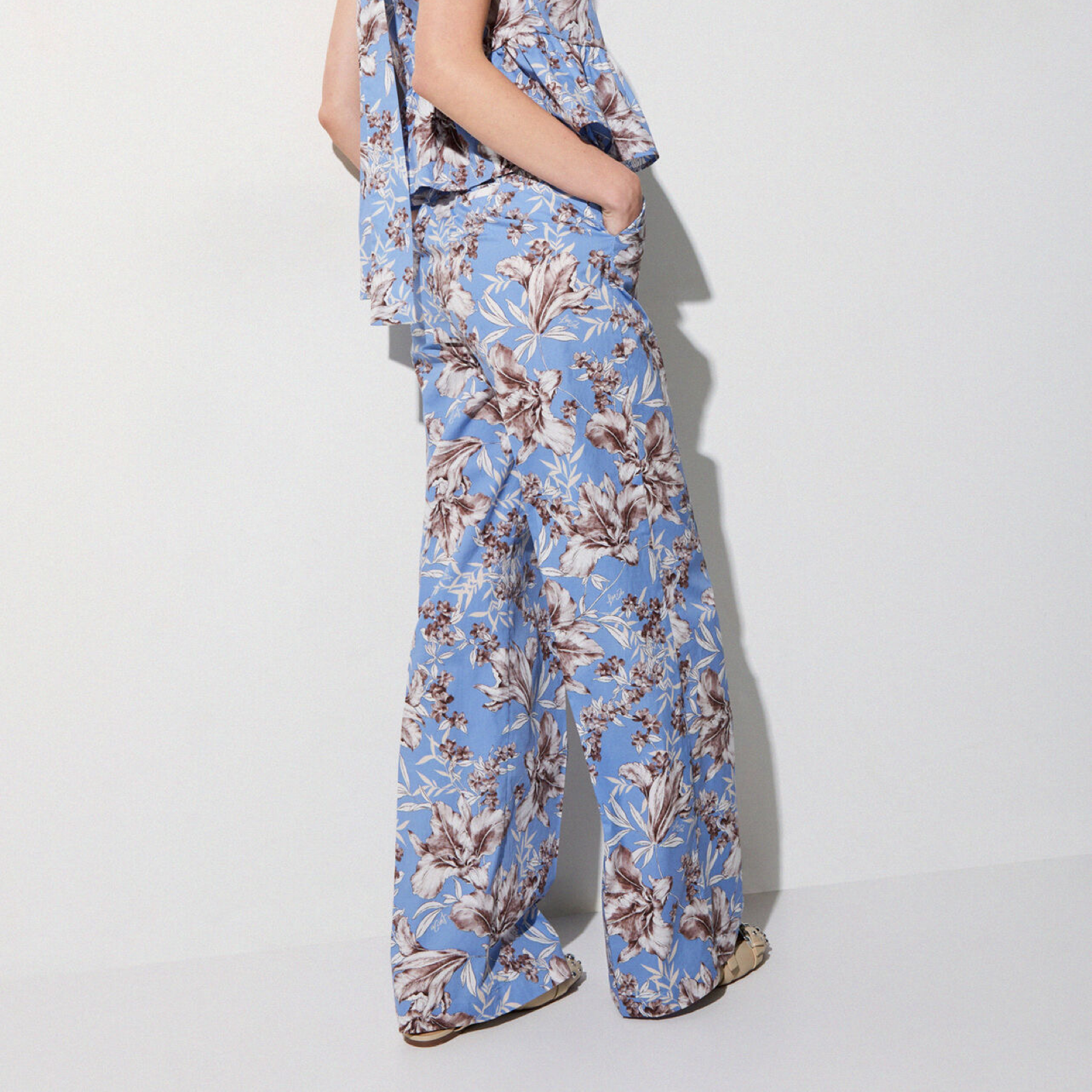 Дамски флорален панталон Liu Jo Poplin Palazzo Trousers WA6441 T4853 P9502 Back View