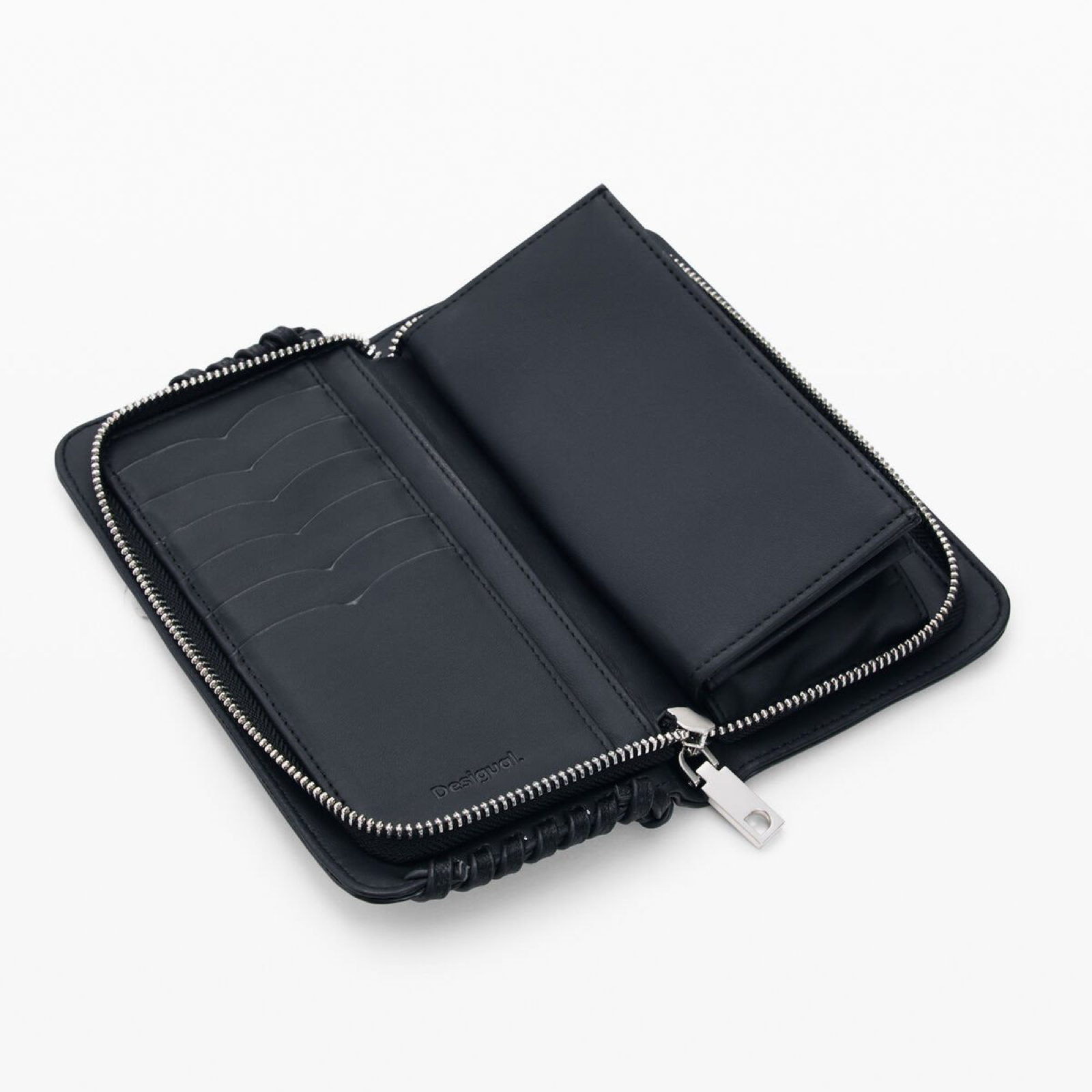 Дамско портмоне Desigual Women Wallet 26SAYP15 2000U Inside View